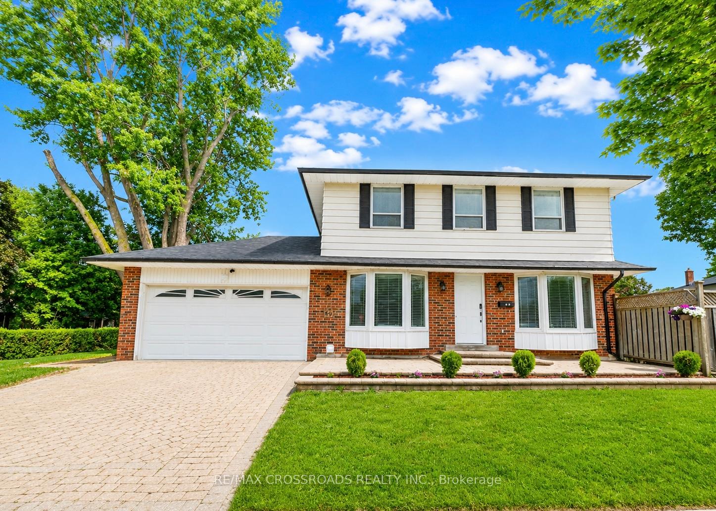 Photo 1 of 49 King Louis Crescent, Scarborough, L'Amoreaux — HOMEH