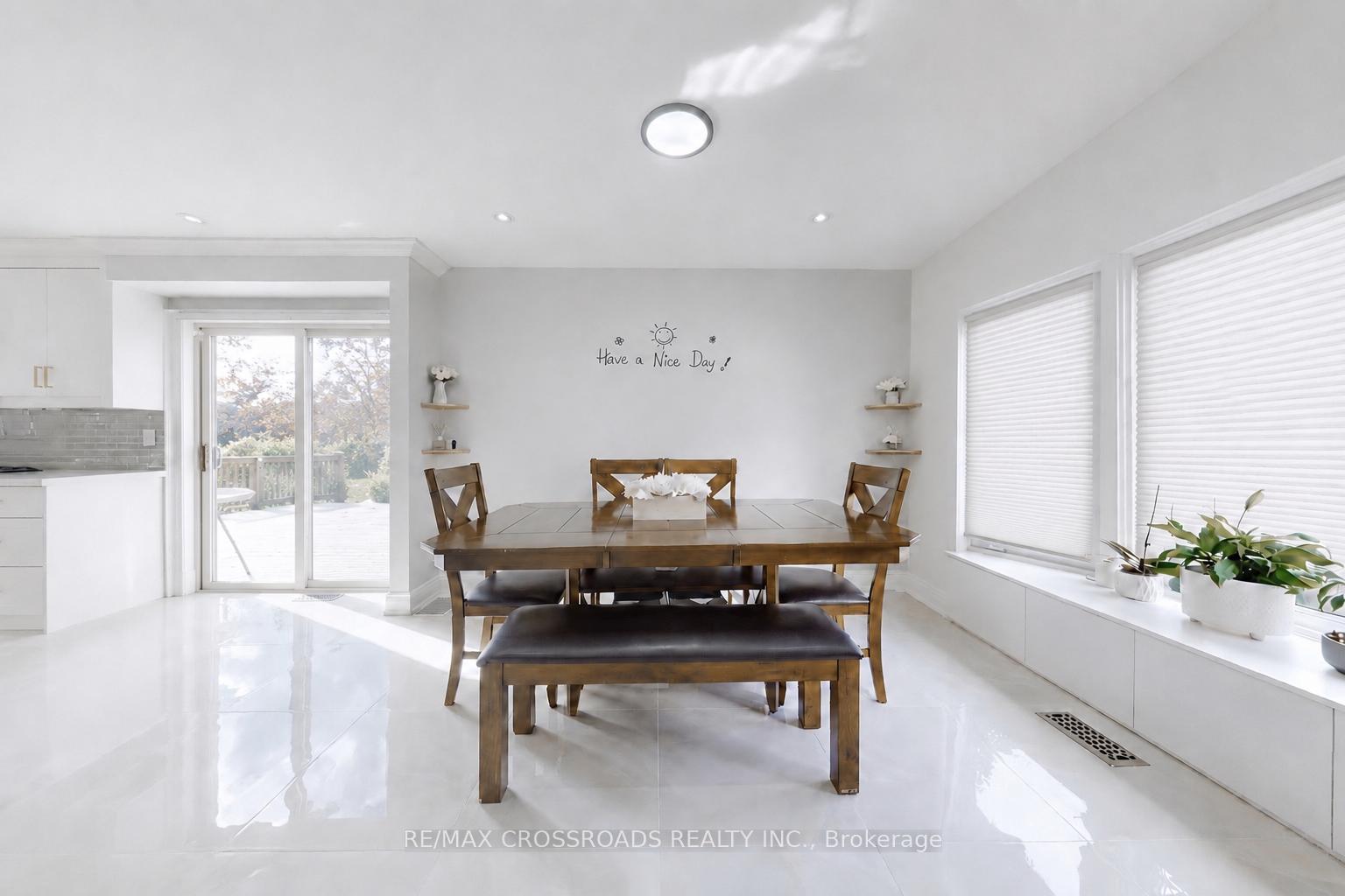 Photo 11 of 49 King Louis Crescent, Scarborough, L'Amoreaux — HOMEH