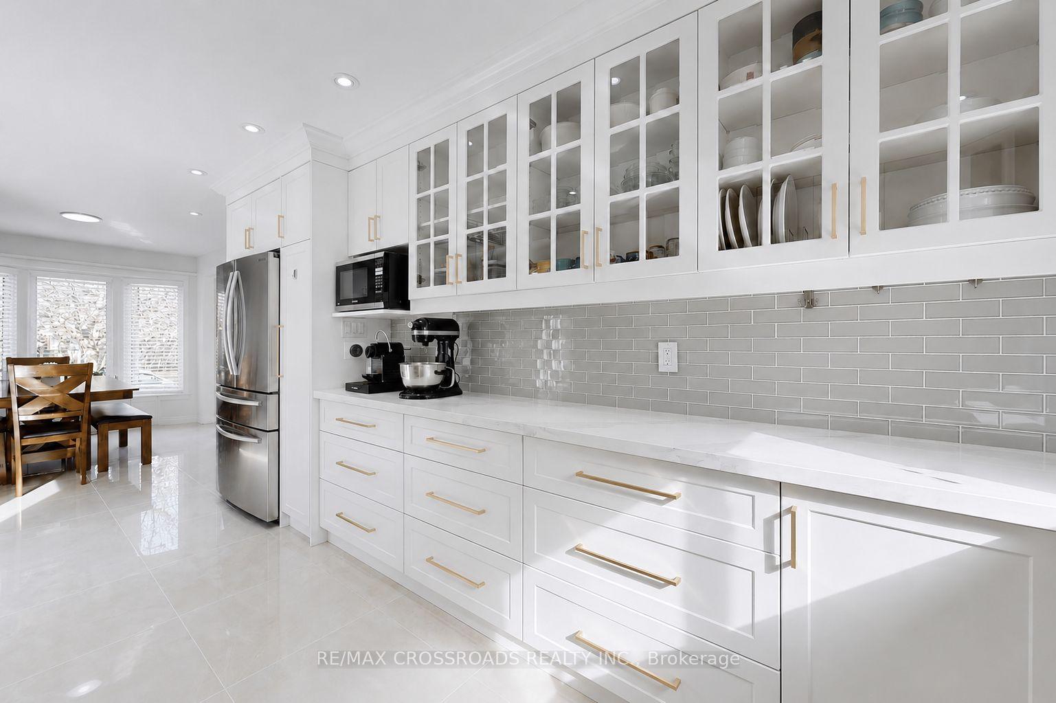 Photo 15 of 49 King Louis Crescent, Scarborough, L'Amoreaux — HOMEH