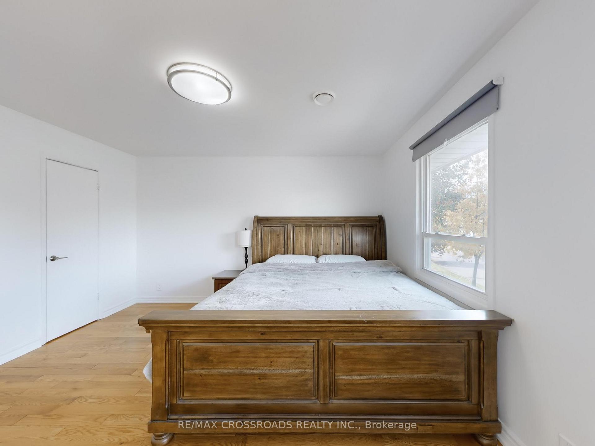 Photo 18 of 49 King Louis Crescent, Scarborough, L'Amoreaux — HOMEH