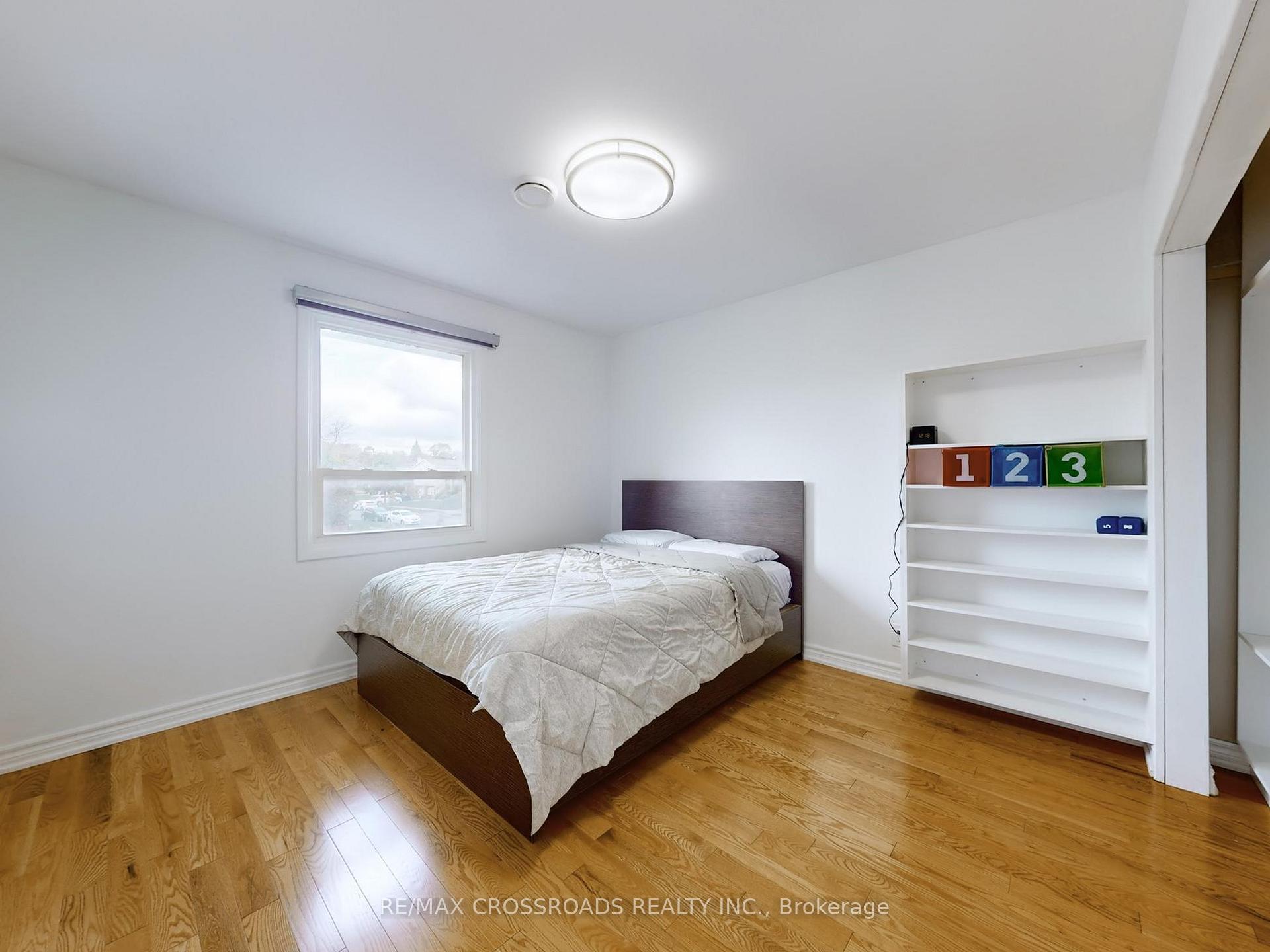 Photo 22 of 49 King Louis Crescent, Scarborough, L'Amoreaux — HOMEH