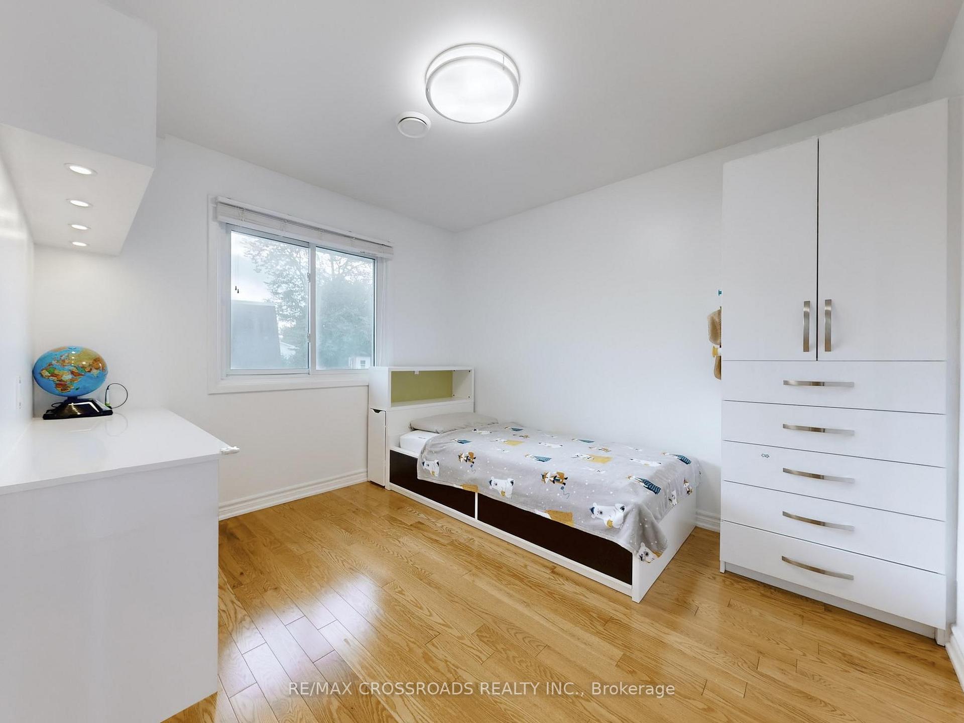 Photo 24 of 49 King Louis Crescent, Scarborough, L'Amoreaux — HOMEH