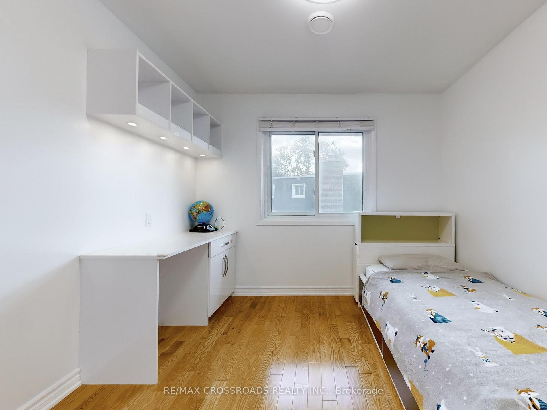 Photo 25 of 49 King Louis Crescent, Scarborough, L'Amoreaux — HOMEH