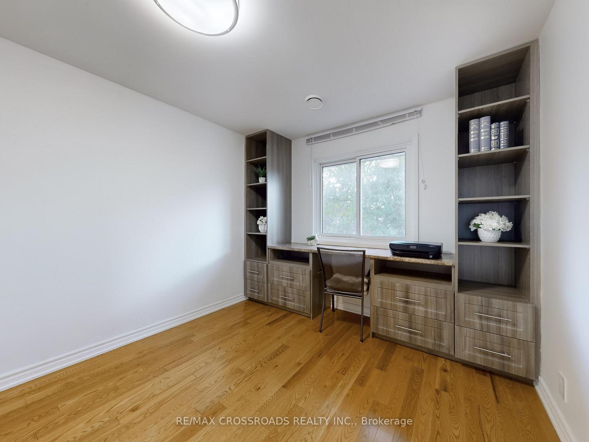 Photo 26 of 49 King Louis Crescent, Scarborough, L'Amoreaux — HOMEH