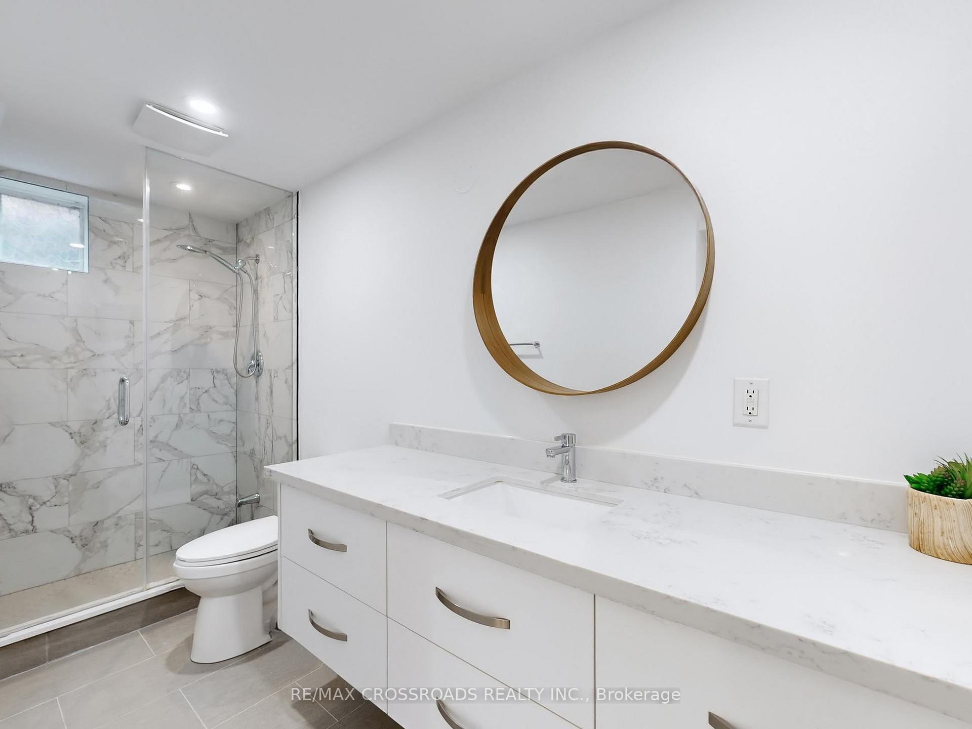 Photo 31 of 49 King Louis Crescent, Scarborough, L'Amoreaux — HOMEH