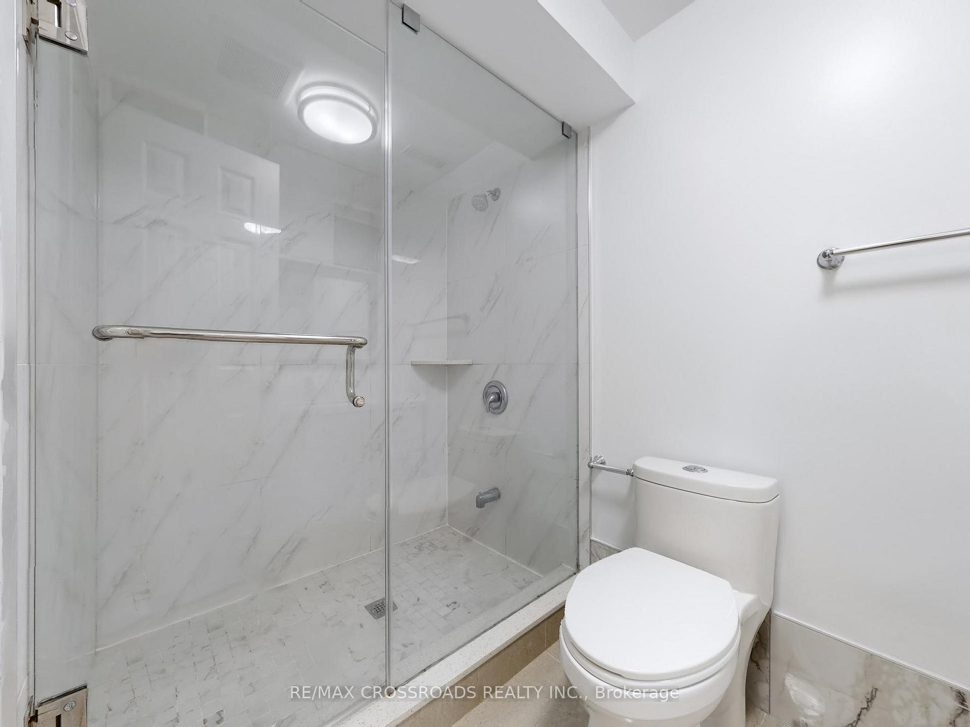 Photo 34 of 49 King Louis Crescent, Scarborough, L'Amoreaux — HOMEH