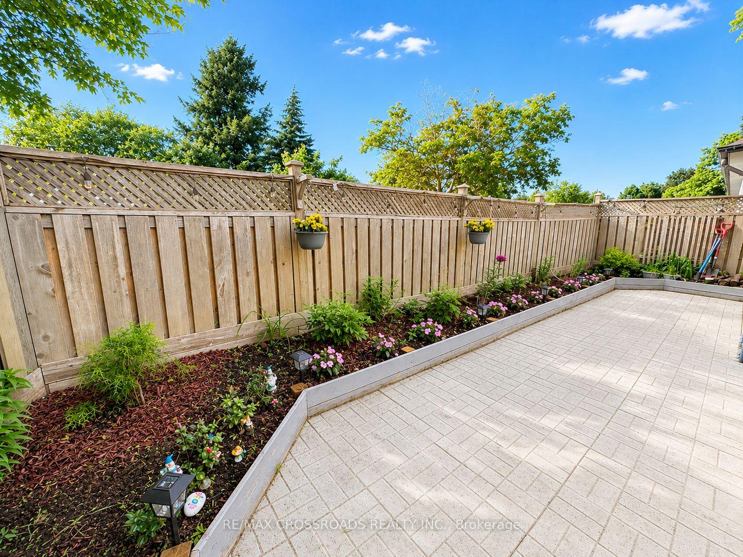 Photo 38 of 49 King Louis Crescent, Scarborough, L'Amoreaux — HOMEH
