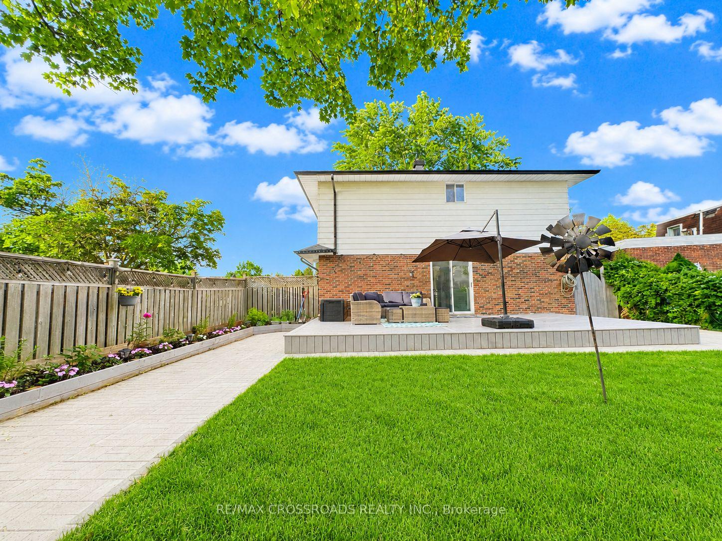 Photo 39 of 49 King Louis Crescent, Scarborough, L'Amoreaux — HOMEH