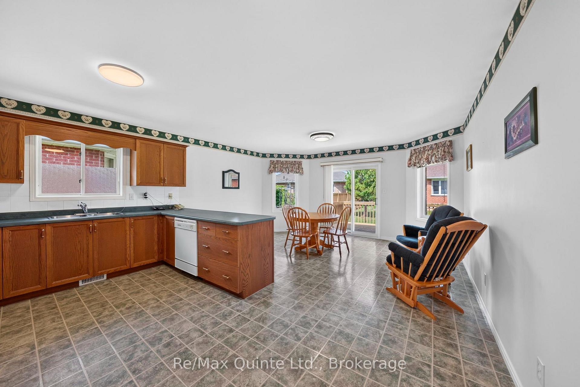 Photo 11 of 26 Oak Ridge Boulevard, Belleville, Belleville Ward — HOMEH