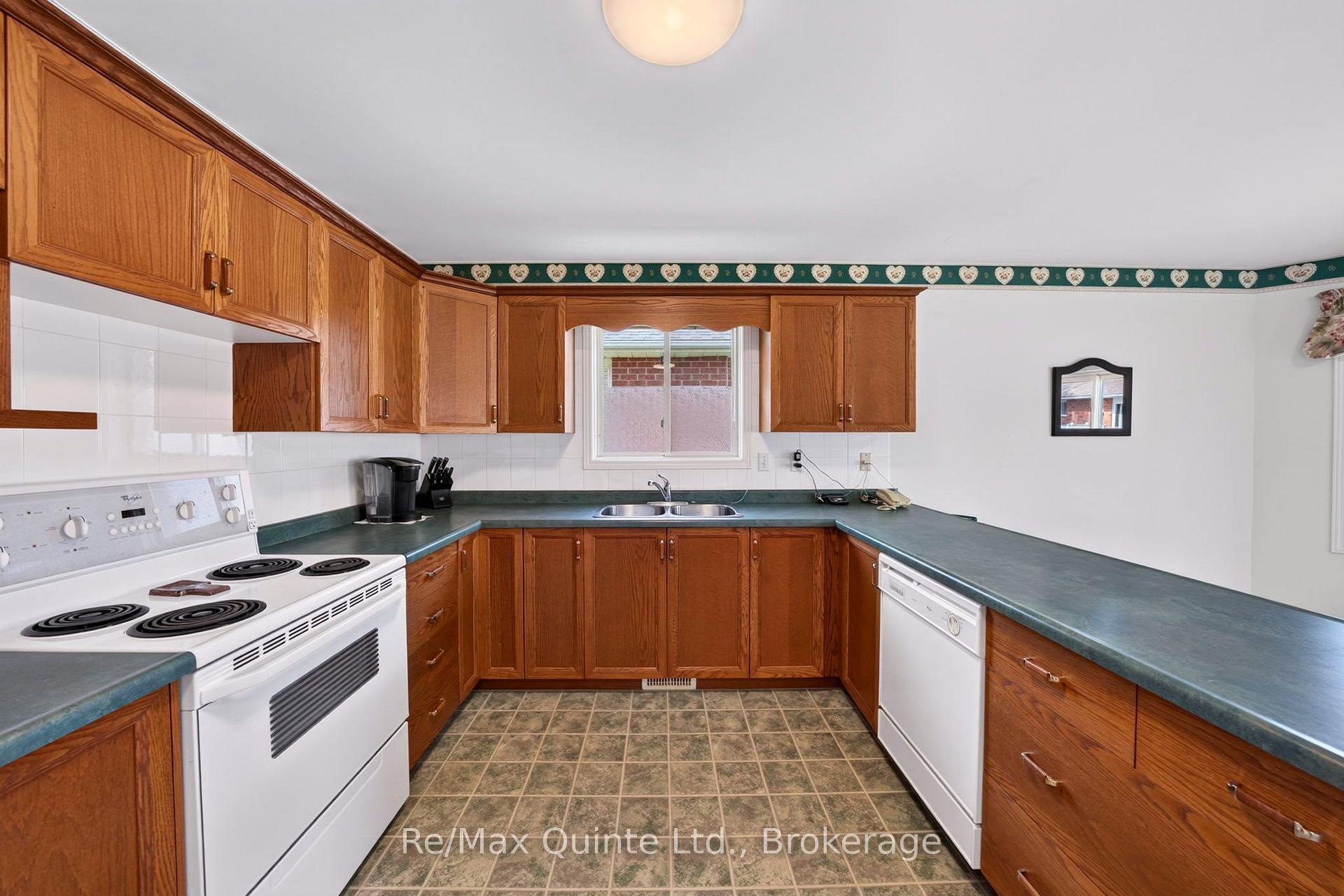 Photo 12 of 26 Oak Ridge Boulevard, Belleville, Belleville Ward — HOMEH