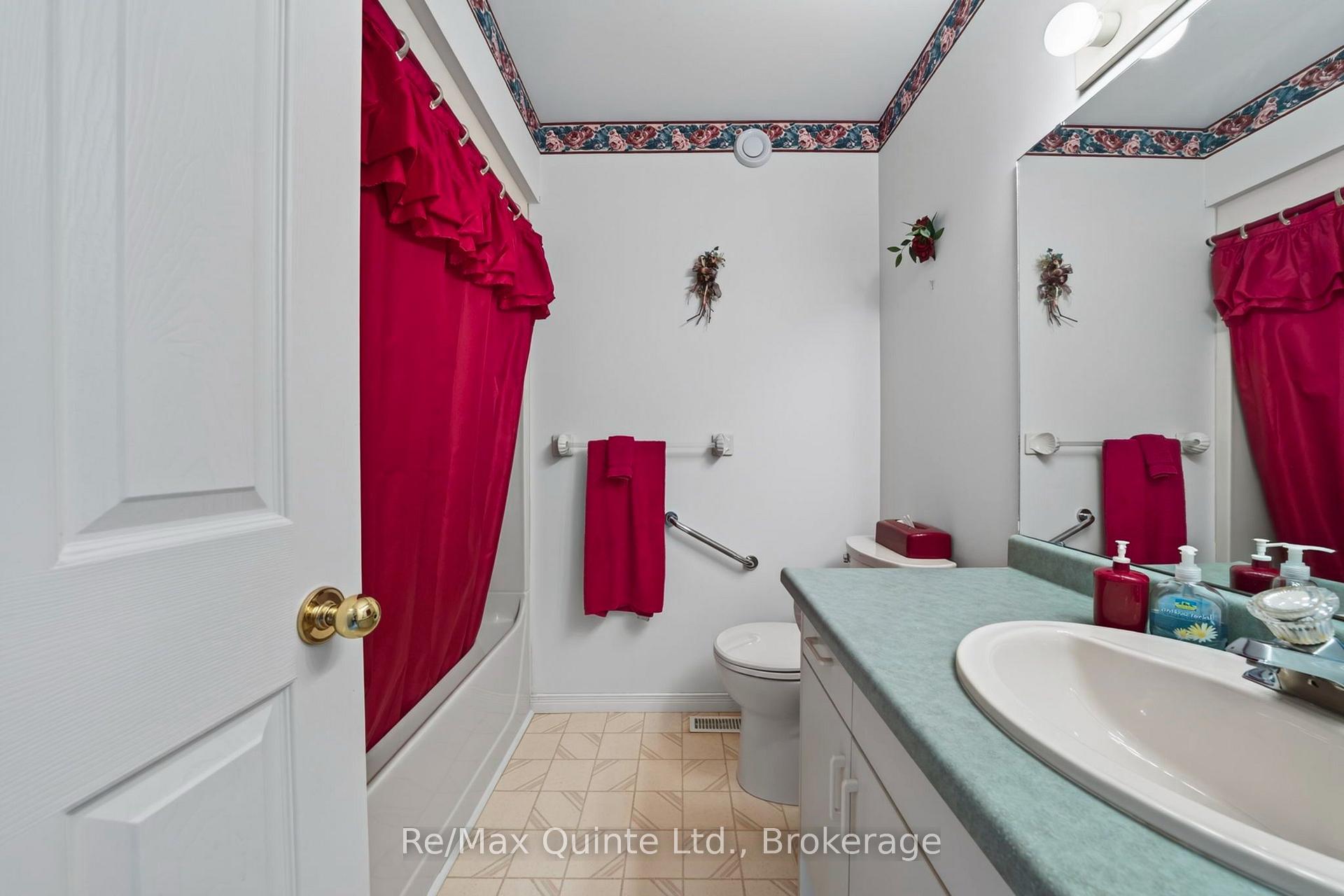 Photo 22 of 26 Oak Ridge Boulevard, Belleville, Belleville Ward — HOMEH