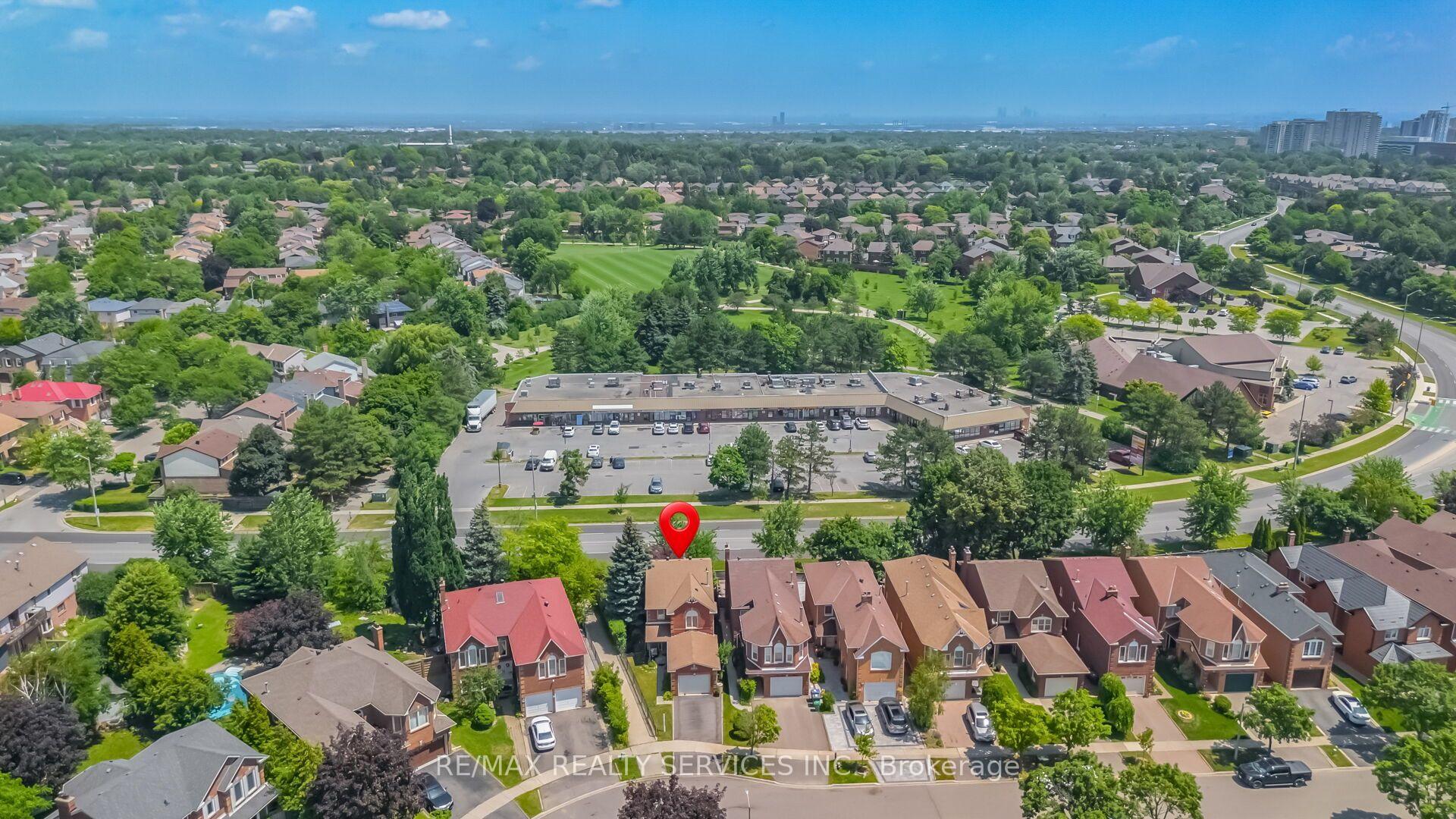 Photo 3 of 76 Leeward Drive, Brampton, Westgate — HOMEH