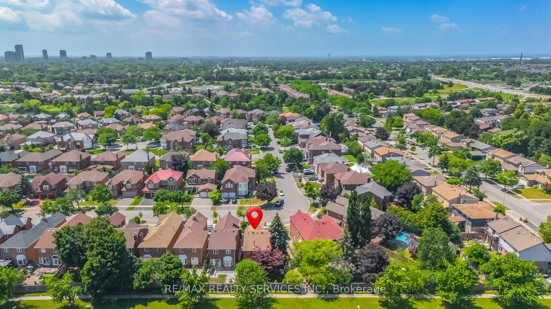 Photo 4 of 76 Leeward Drive, Brampton, Westgate — HOMEH