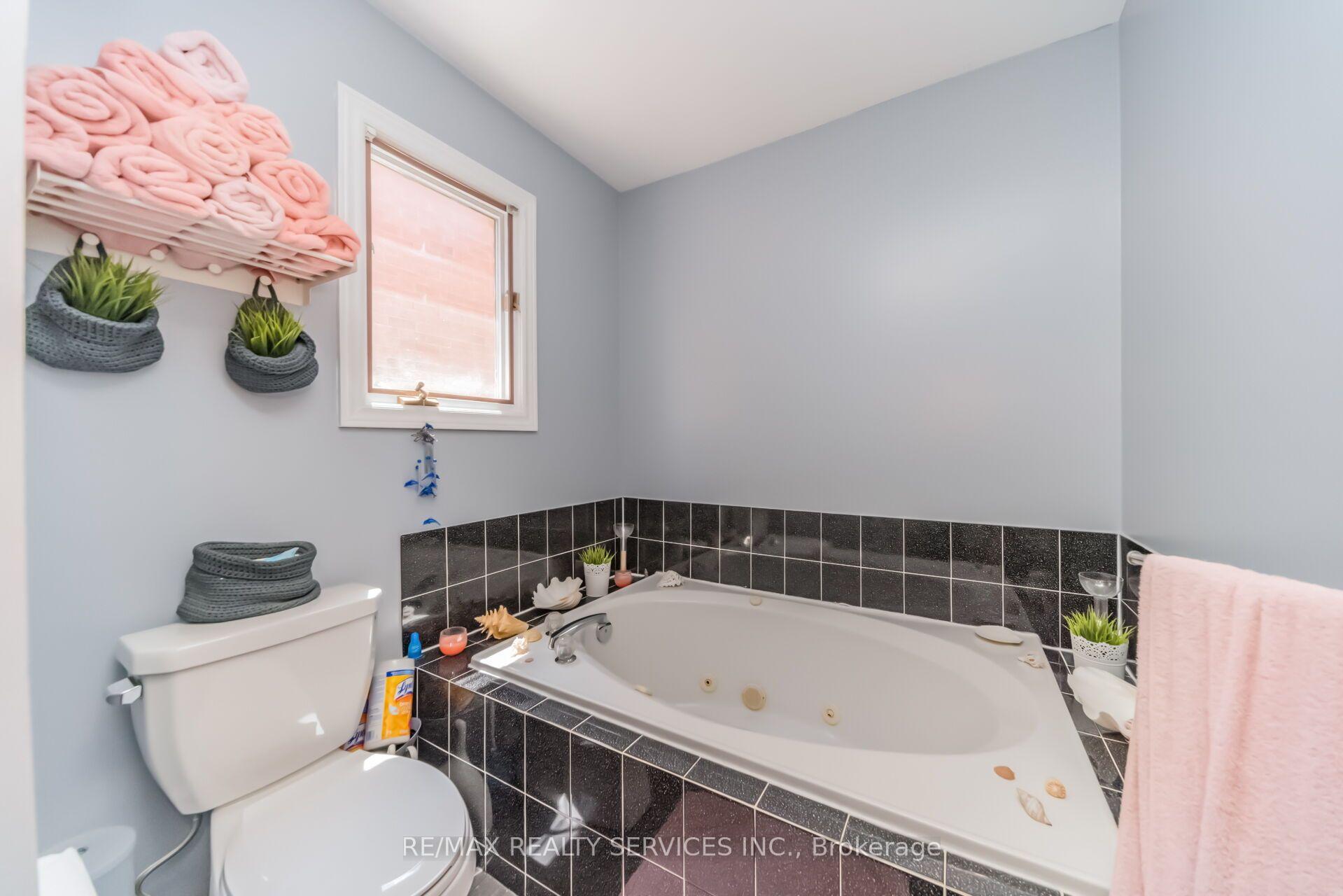 Photo 36 of 76 Leeward Drive, Brampton, Westgate — HOMEH