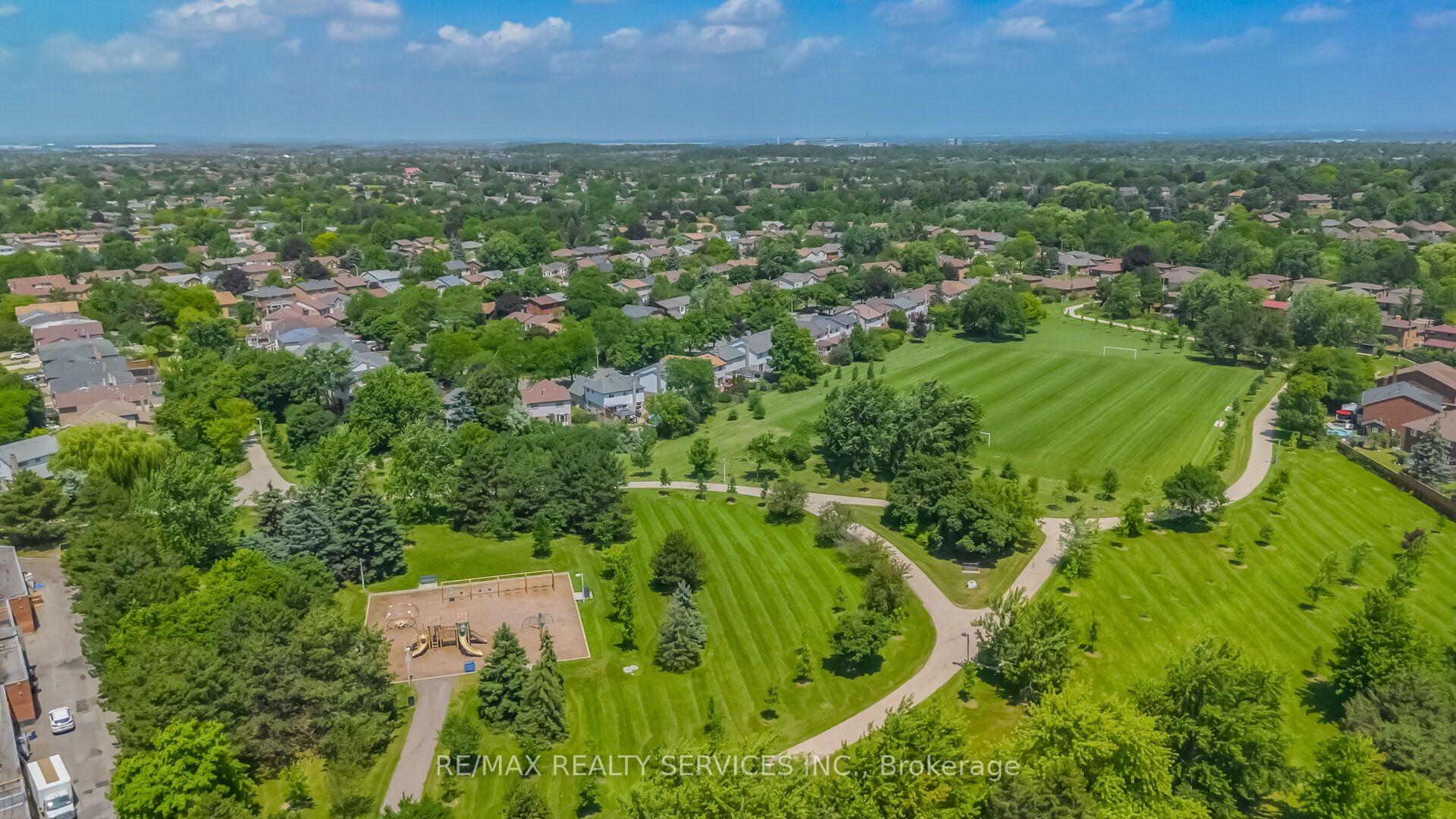 Photo 50 of 76 Leeward Drive, Brampton, Westgate — HOMEH