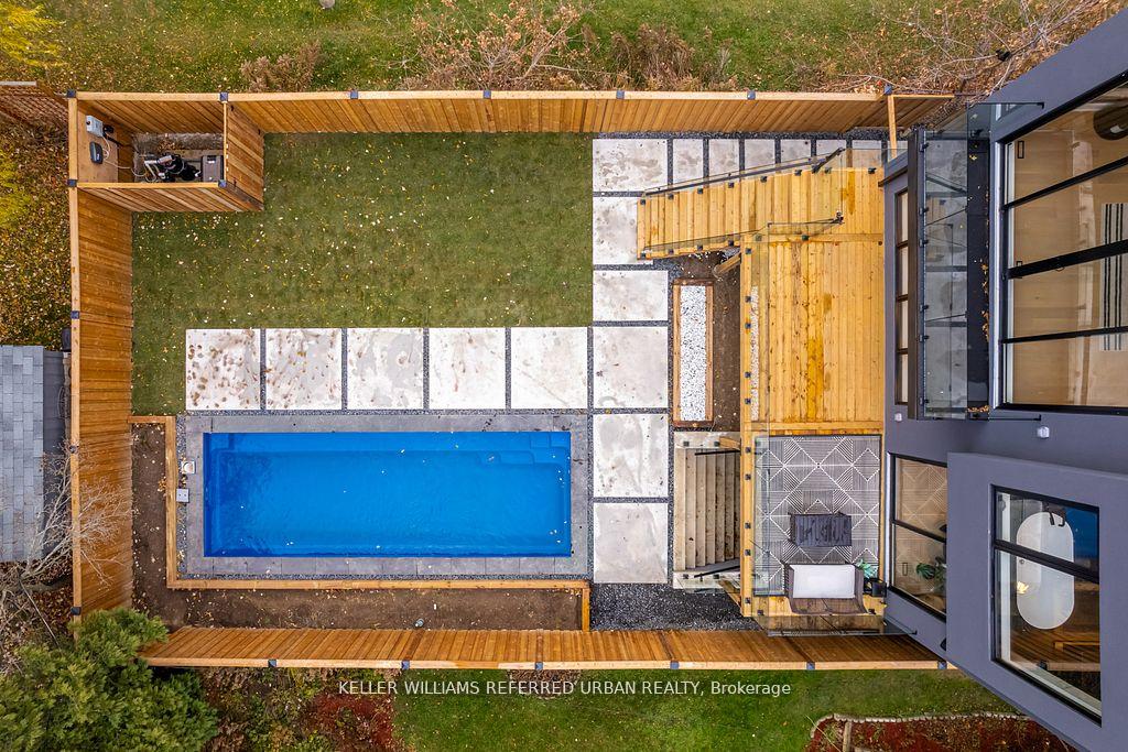 Photo 3 of 33 Twelfth Street, Etobicoke, New Toronto — HOMEH