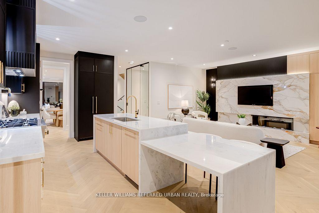 Photo 4 of 33 Twelfth Street, Etobicoke, New Toronto — HOMEH
