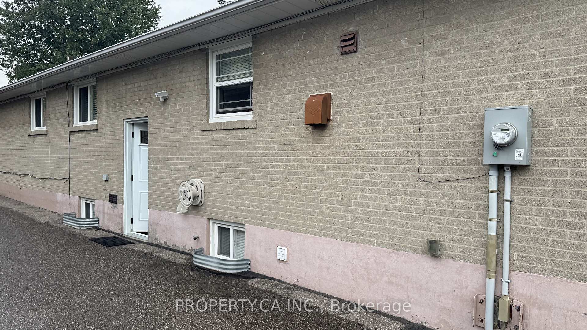 Photo 2 of Unit Lower, 58 Lightwood Drive, Etobicoke, Thistletown-Beaumonde Heights — HOMEH