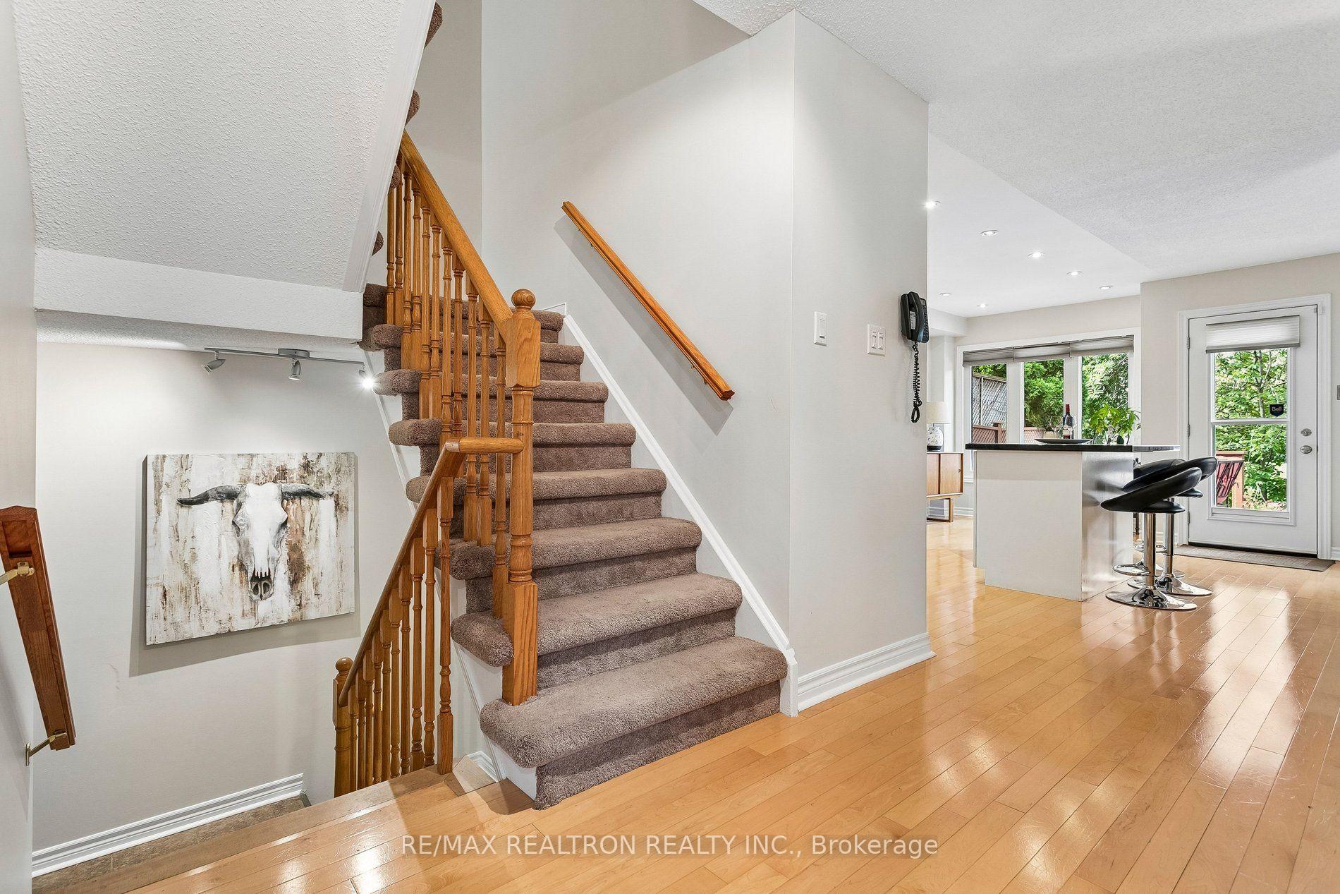 Photo 5 of 2537 Addingham Crescent, Oakville, Clearview — HOMEH