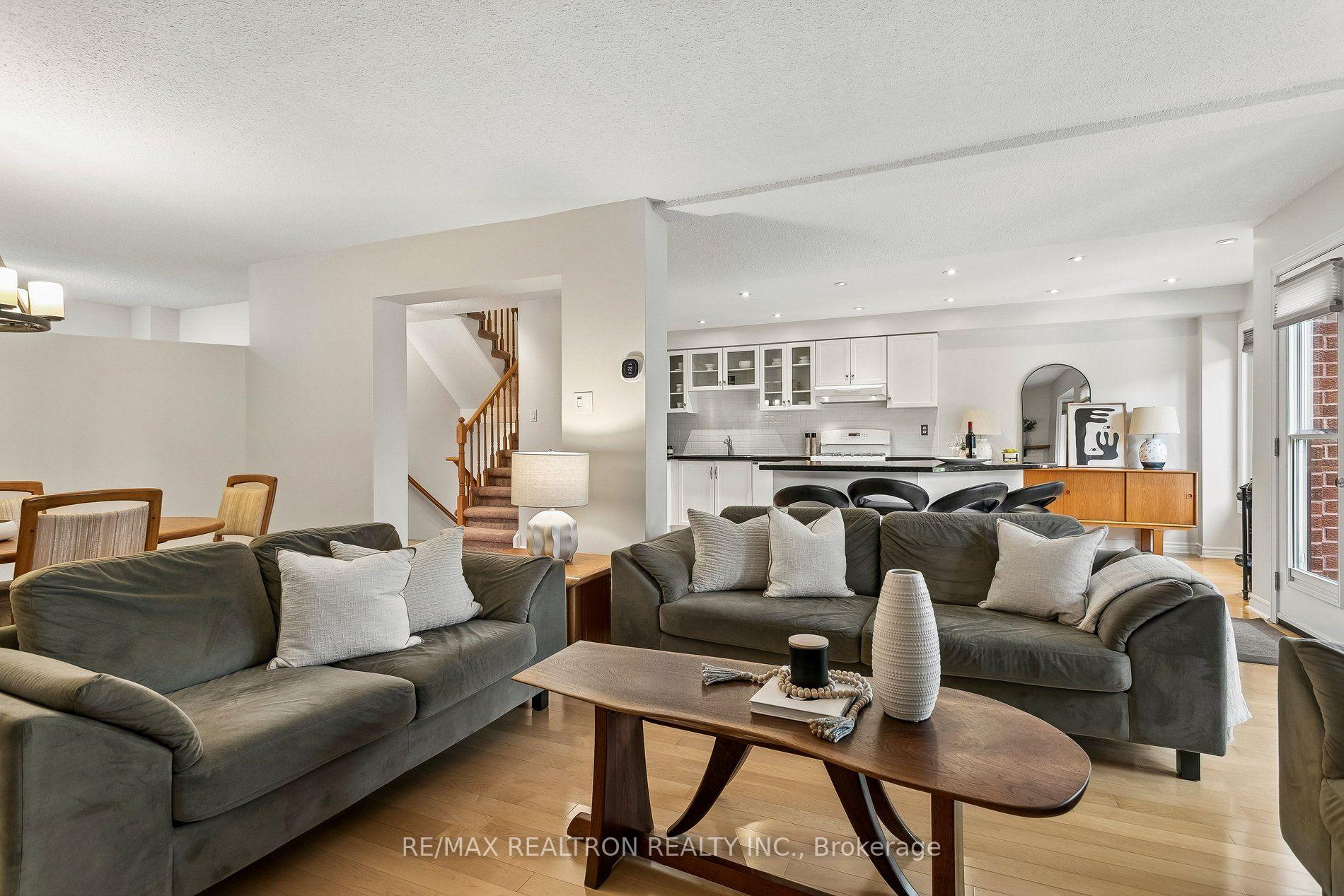 Photo 8 of 2537 Addingham Crescent, Oakville, Clearview — HOMEH