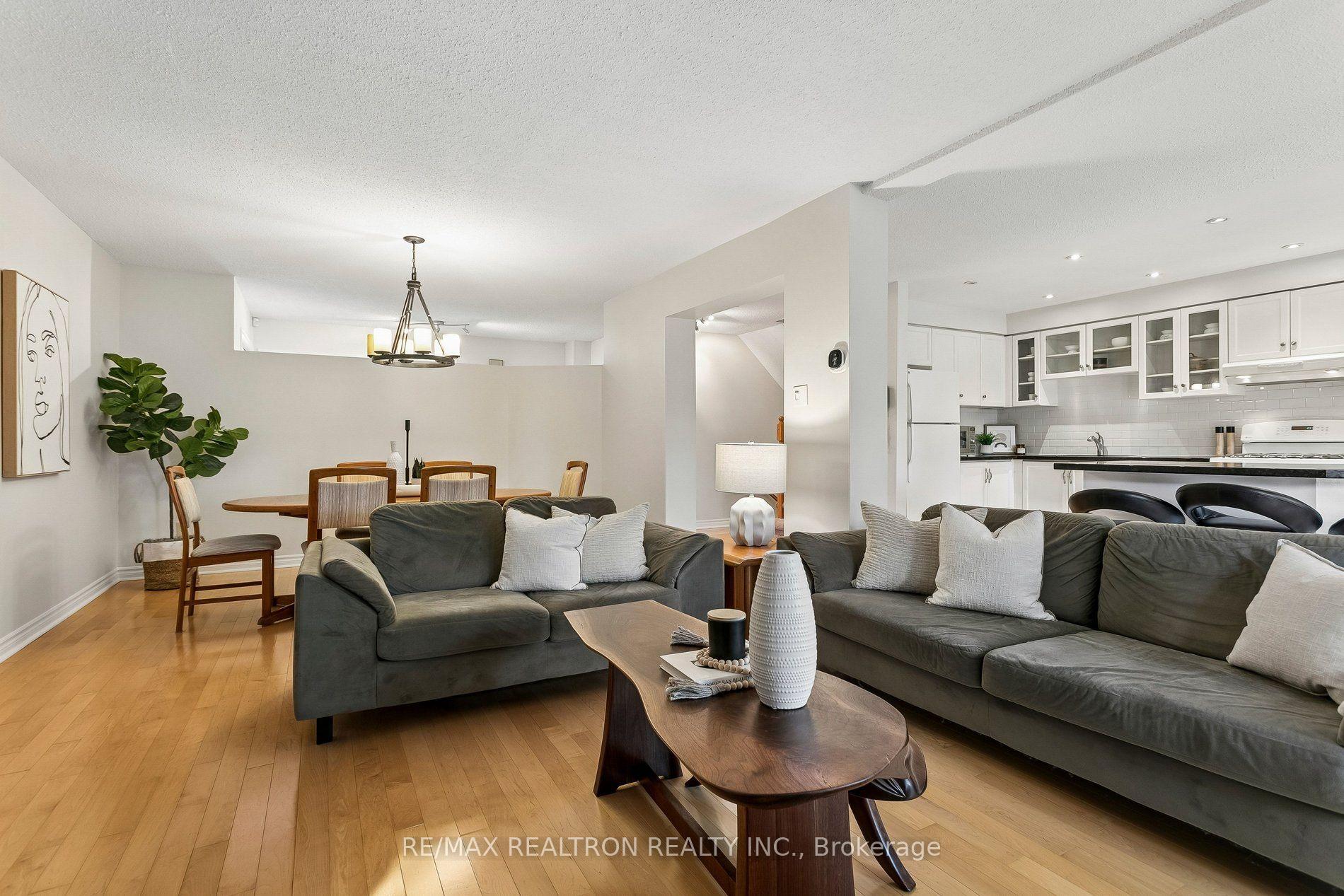 Photo 9 of 2537 Addingham Crescent, Oakville, Clearview — HOMEH