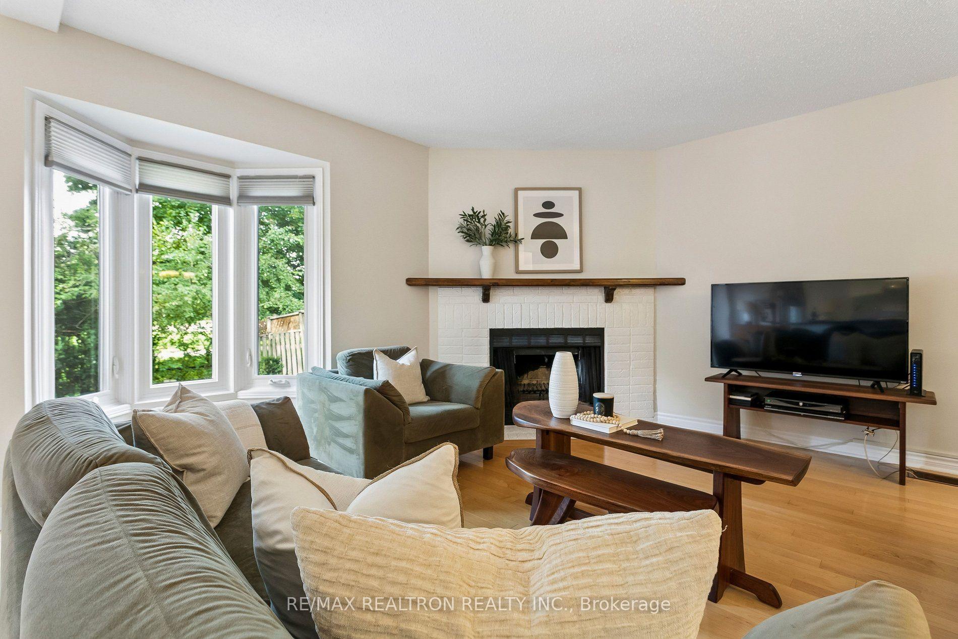 Photo 11 of 2537 Addingham Crescent, Oakville, Clearview — HOMEH