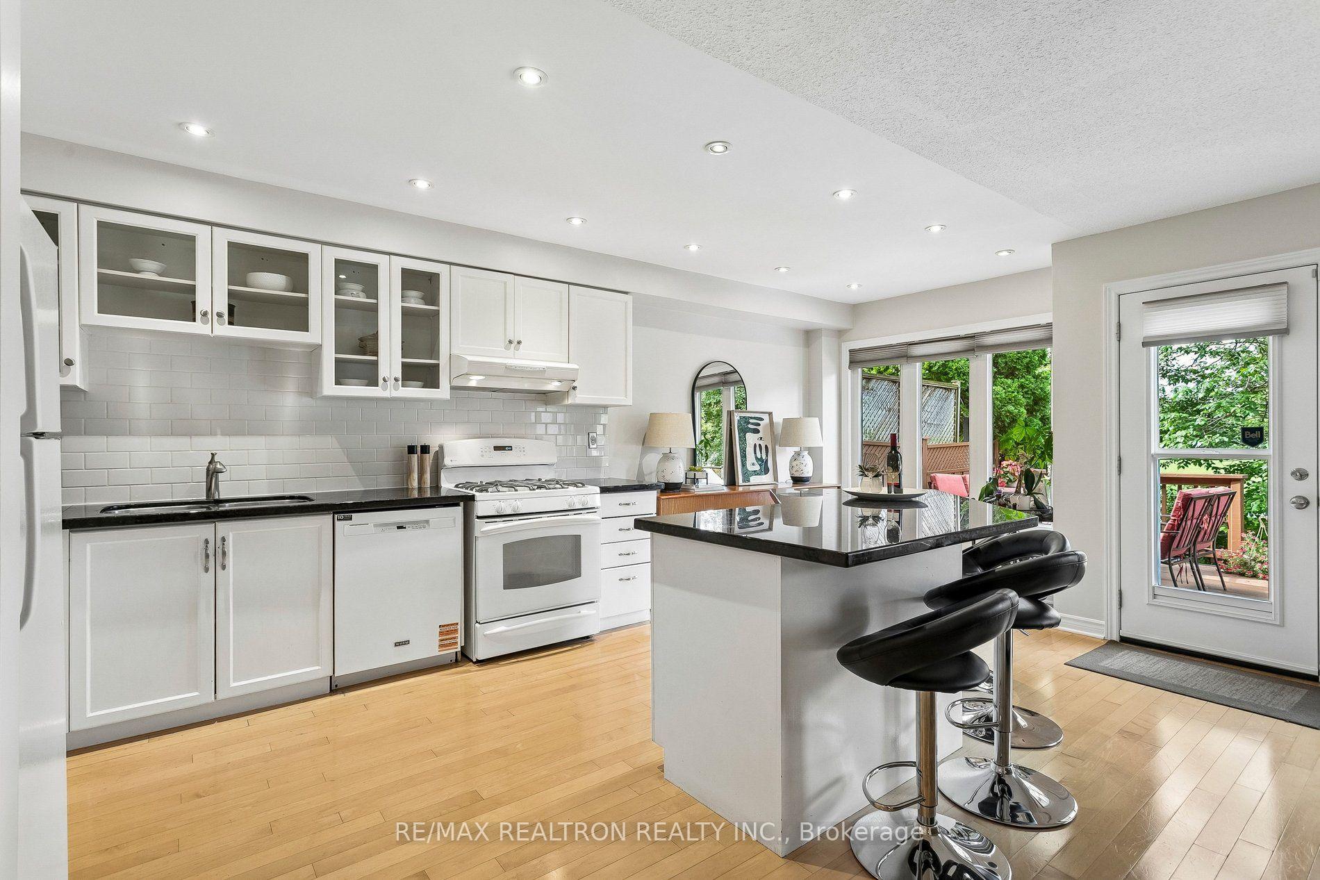 Photo 12 of 2537 Addingham Crescent, Oakville, Clearview — HOMEH