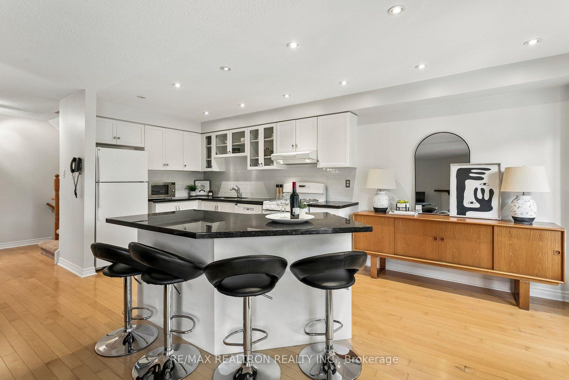 Photo 13 of 2537 Addingham Crescent, Oakville, Clearview — HOMEH