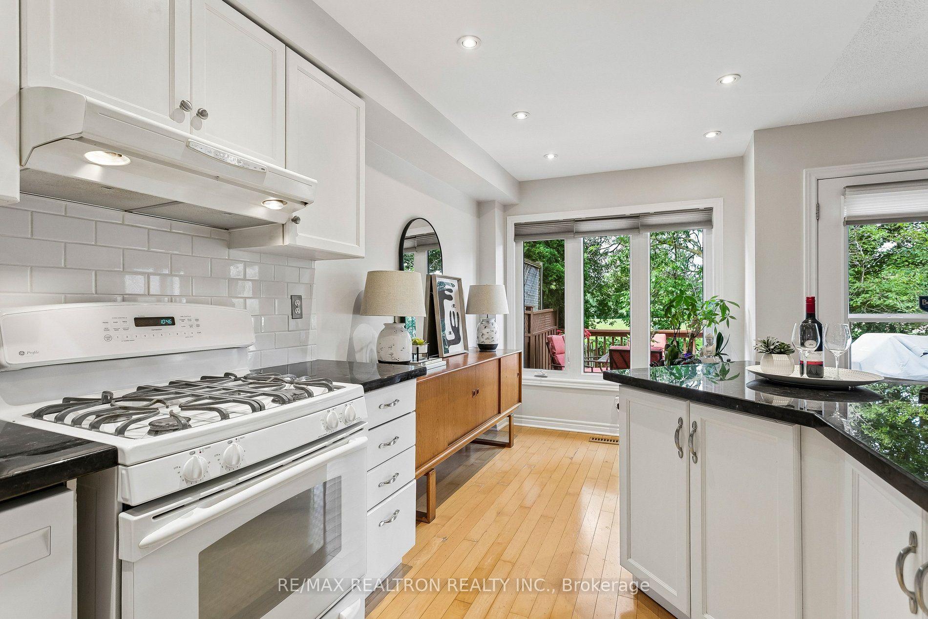 Photo 14 of 2537 Addingham Crescent, Oakville, Clearview — HOMEH