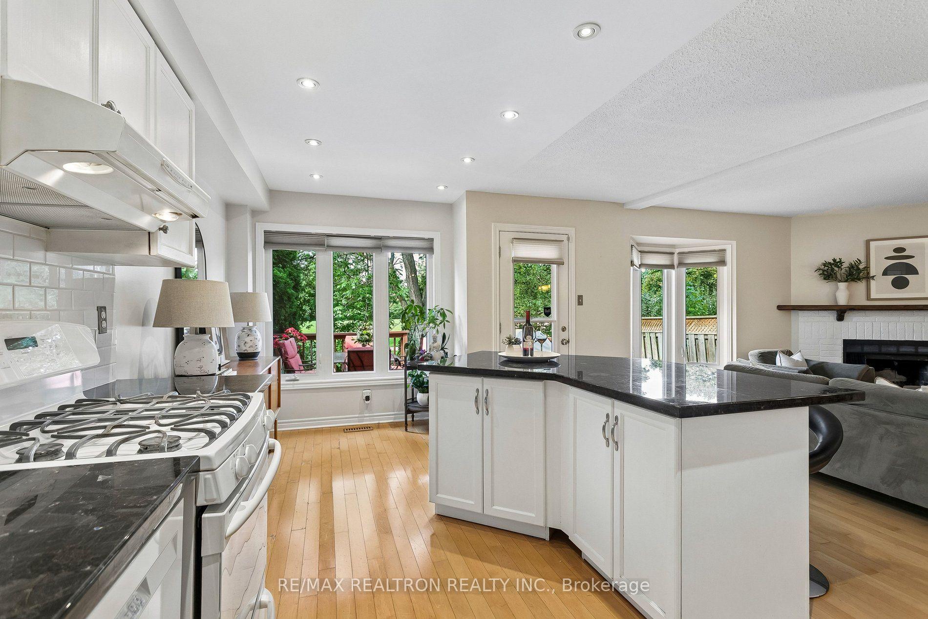 Photo 16 of 2537 Addingham Crescent, Oakville, Clearview — HOMEH