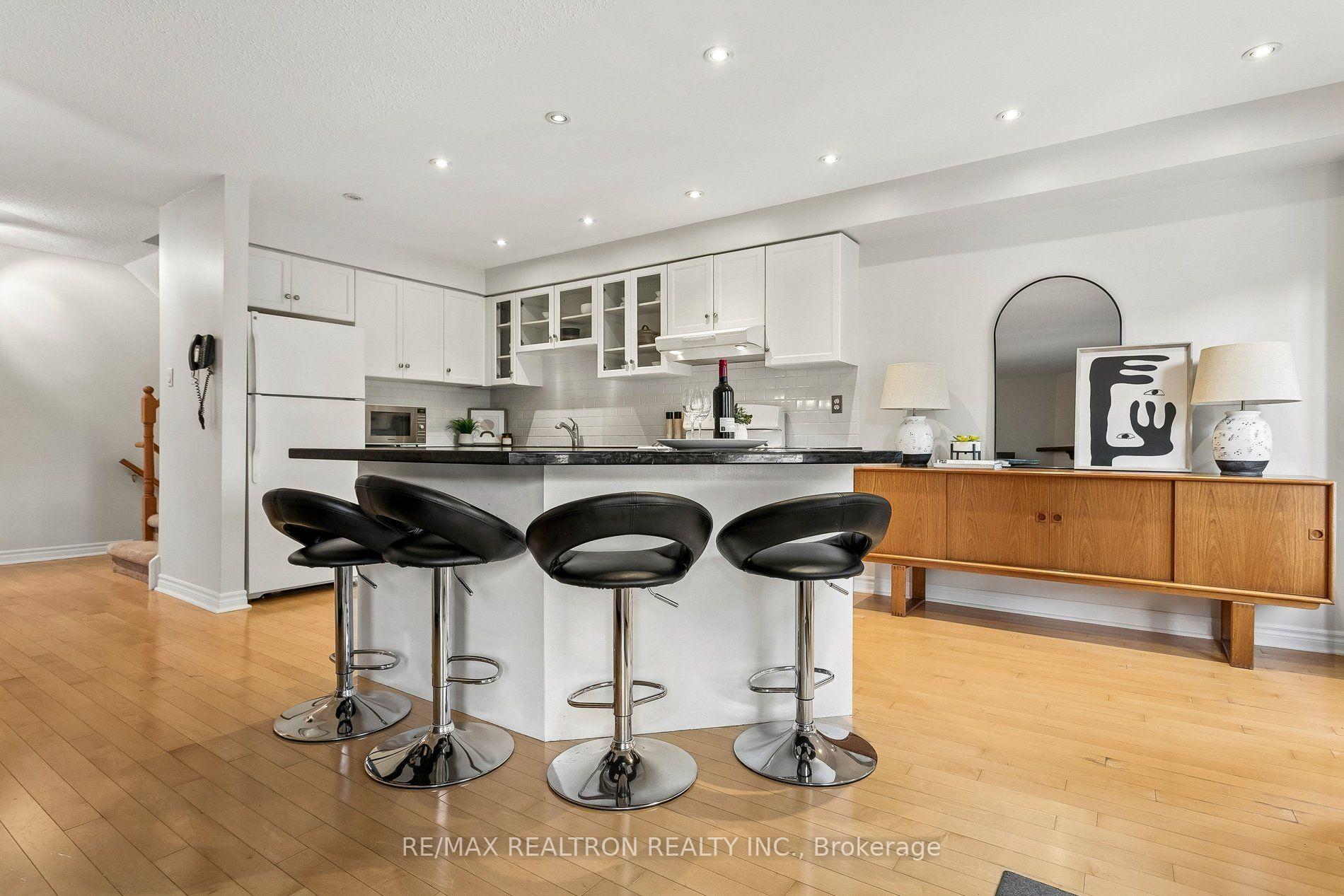 Photo 18 of 2537 Addingham Crescent, Oakville, Clearview — HOMEH