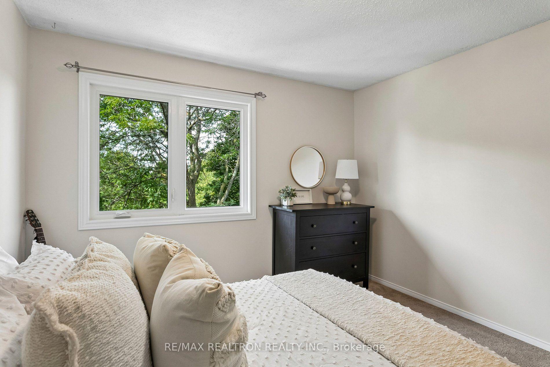 Photo 24 of 2537 Addingham Crescent, Oakville, Clearview — HOMEH