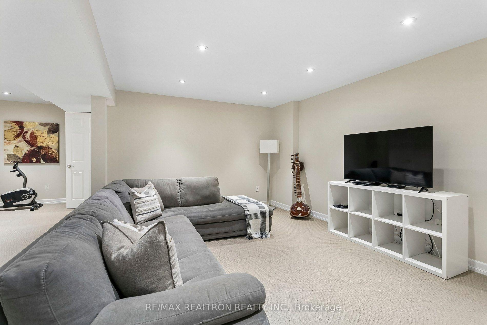 Photo 29 of 2537 Addingham Crescent, Oakville, Clearview — HOMEH
