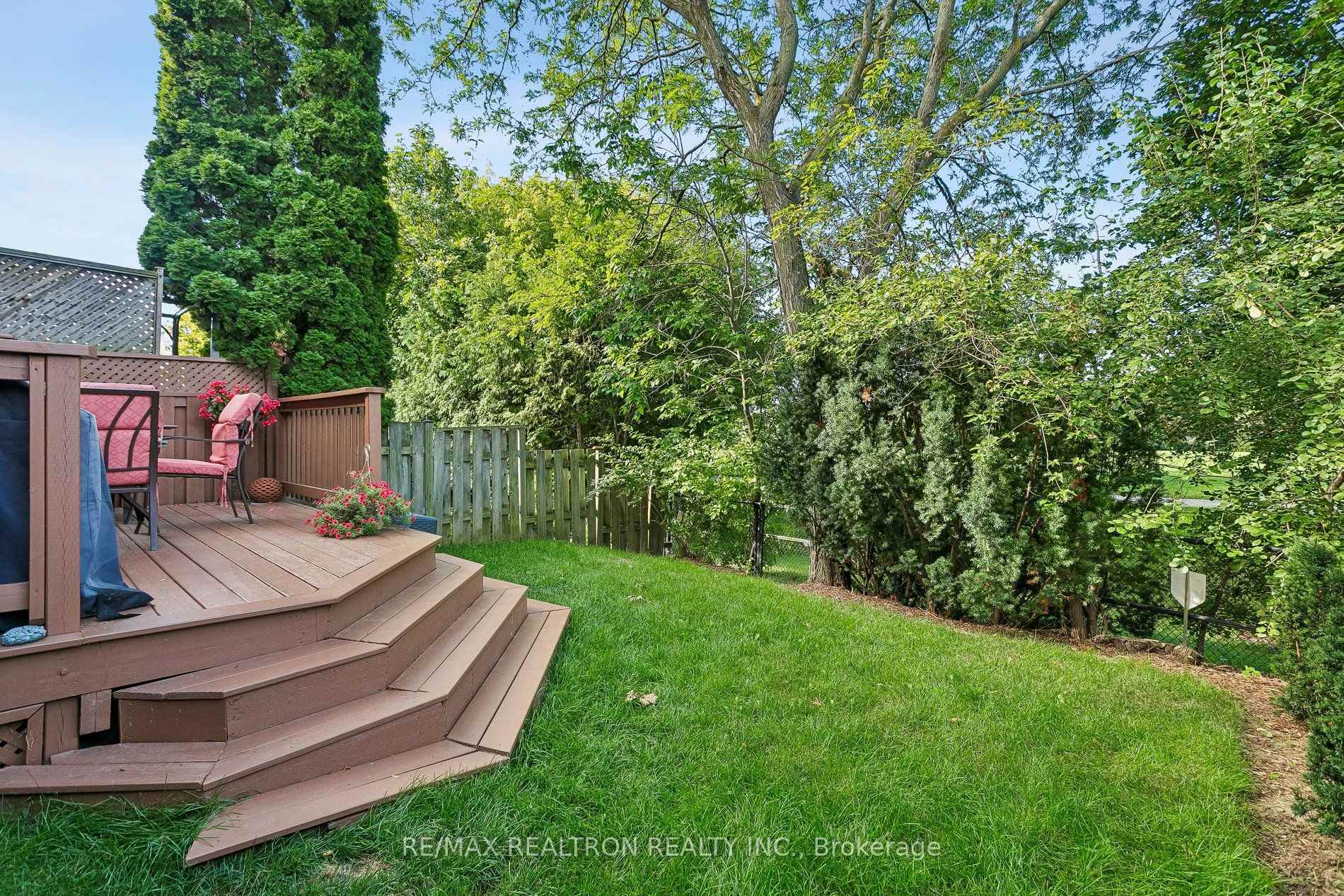 Photo 36 of 2537 Addingham Crescent, Oakville, Clearview — HOMEH