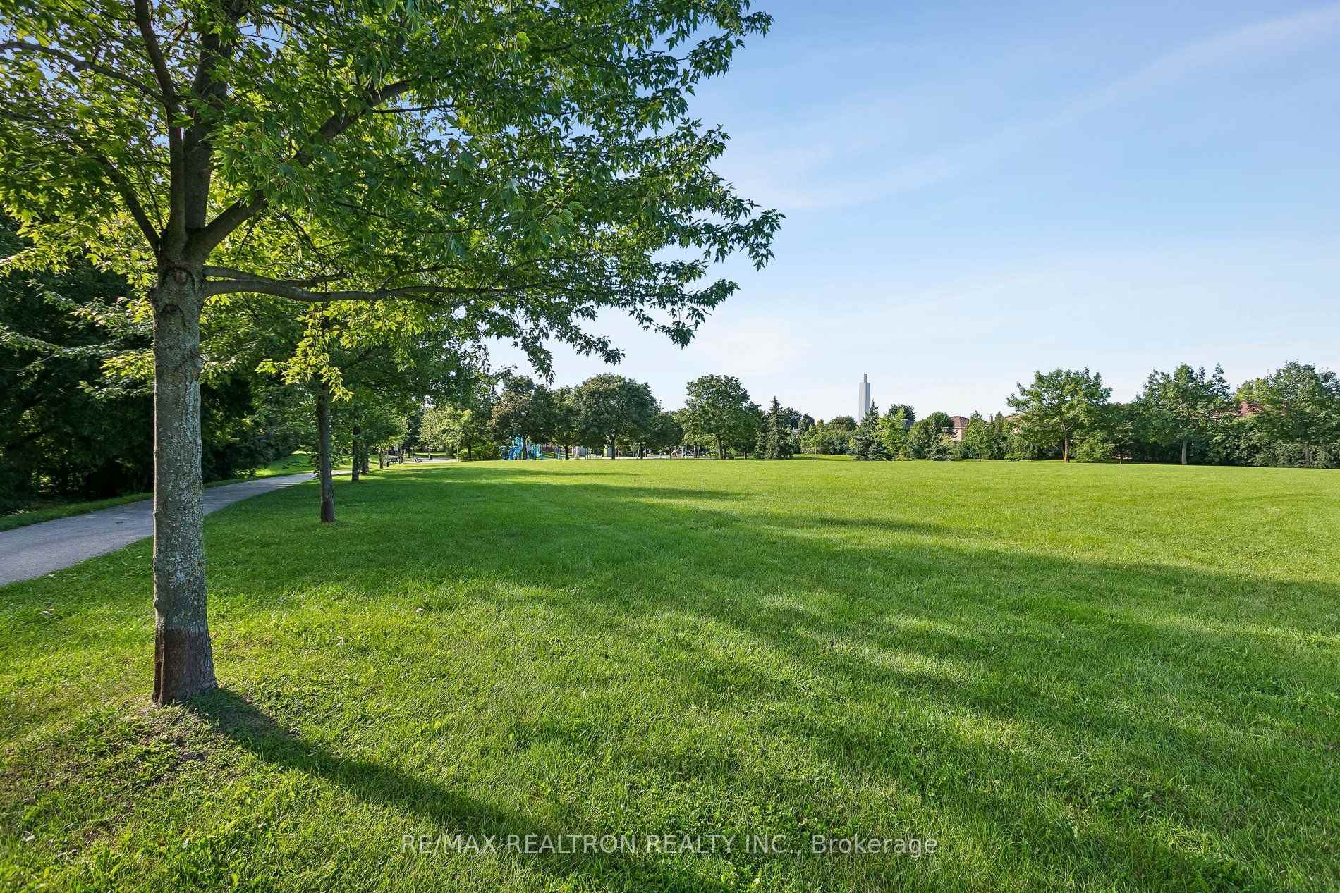 Photo 39 of 2537 Addingham Crescent, Oakville, Clearview — HOMEH