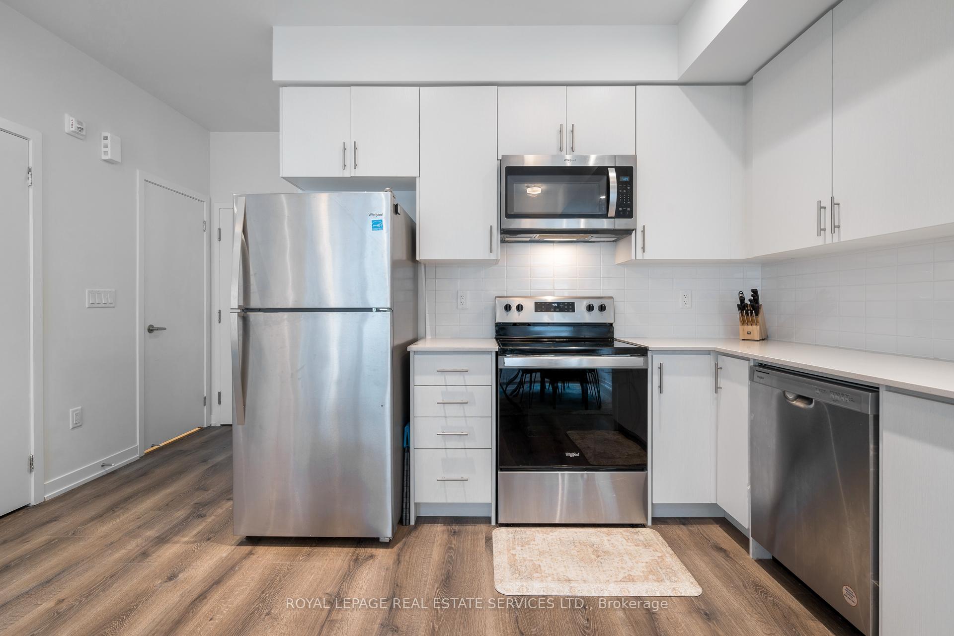 Photo 4 of Unit 11, 3425 Ridgeway Drive, Mississauga, Erin Mills — HOMEH
