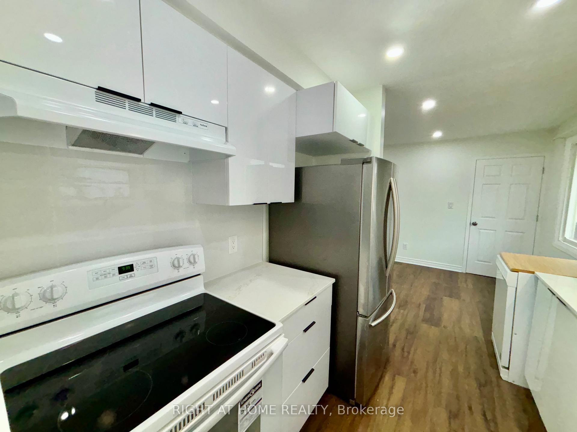Photo 5 of 8158 Paddock Trail Drive, Niagara Falls, Ascot — HOMEH