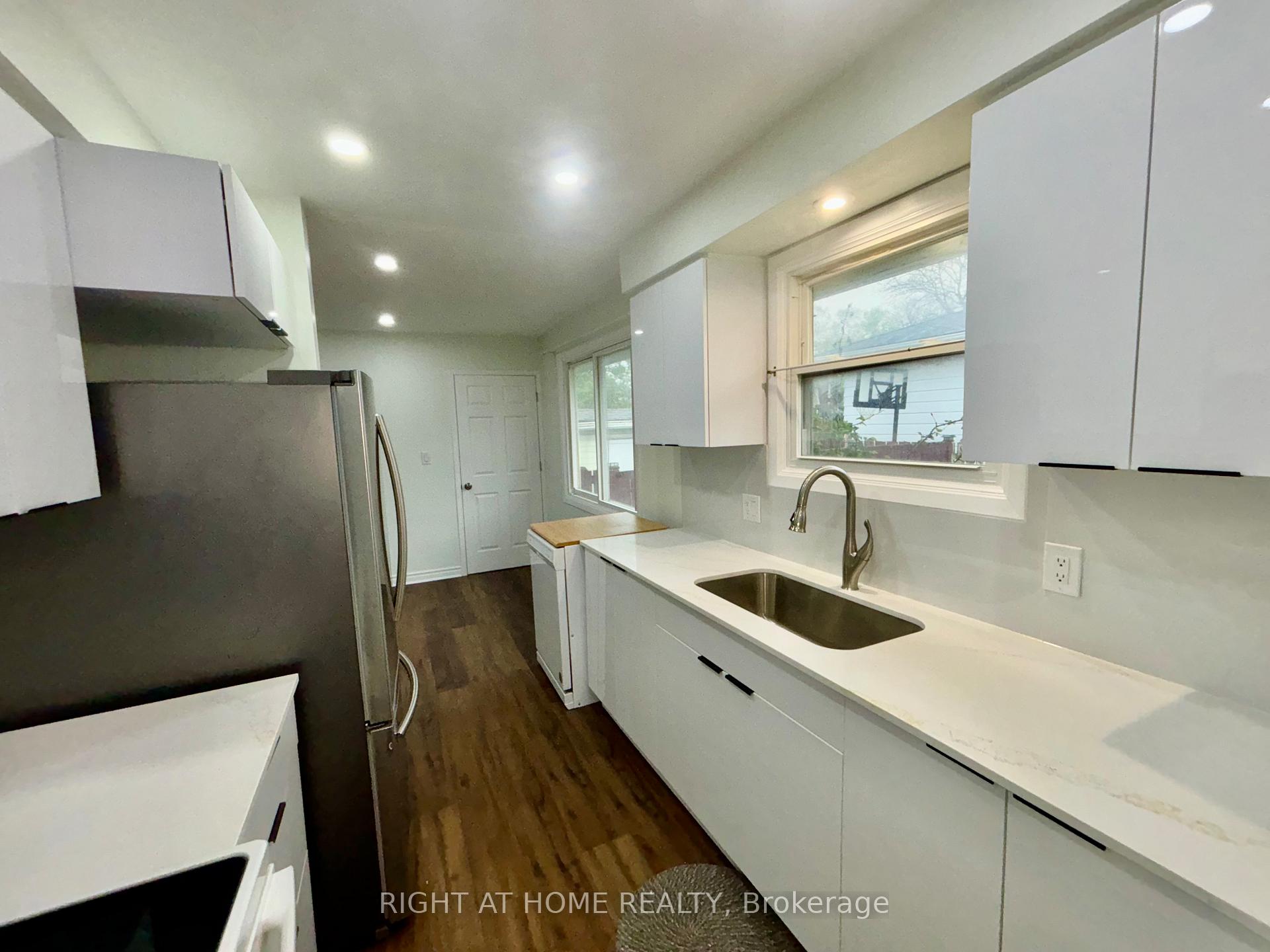 Photo 6 of 8158 Paddock Trail Drive, Niagara Falls, Ascot — HOMEH
