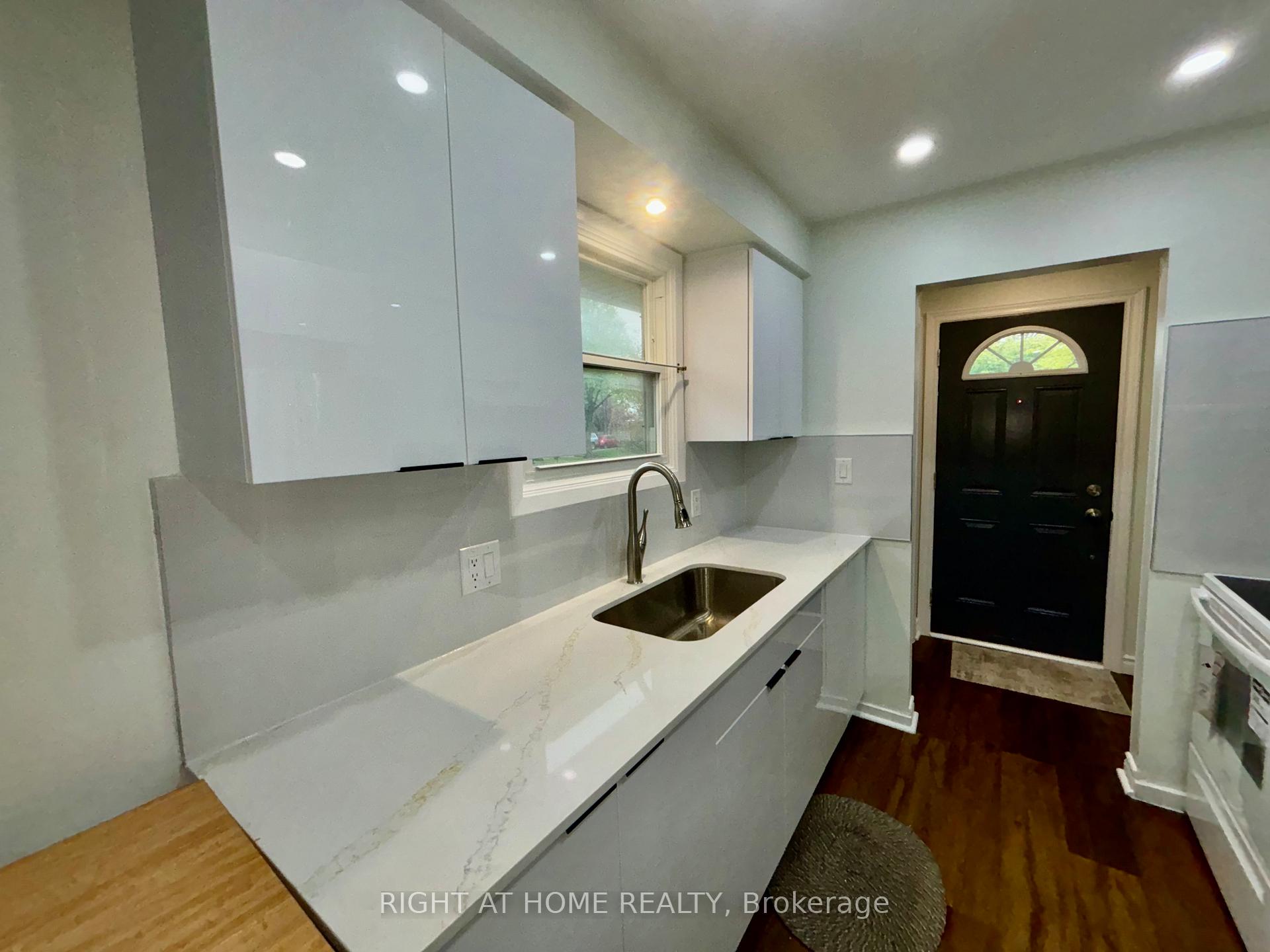 Photo 9 of 8158 Paddock Trail Drive, Niagara Falls, Ascot — HOMEH