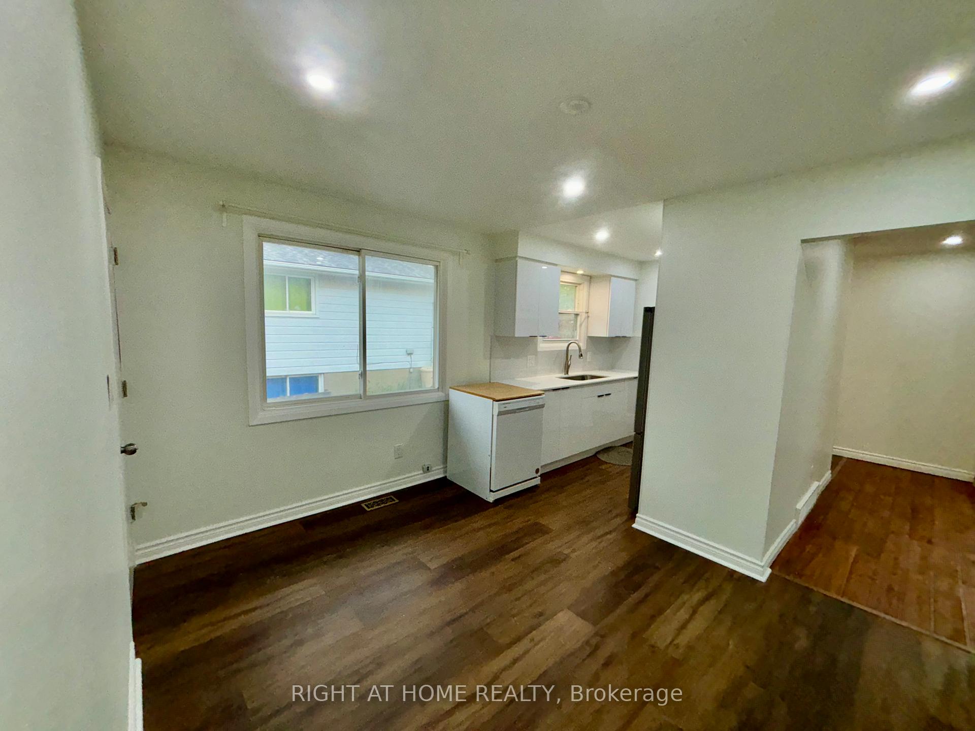 Photo 10 of 8158 Paddock Trail Drive, Niagara Falls, Ascot — HOMEH
