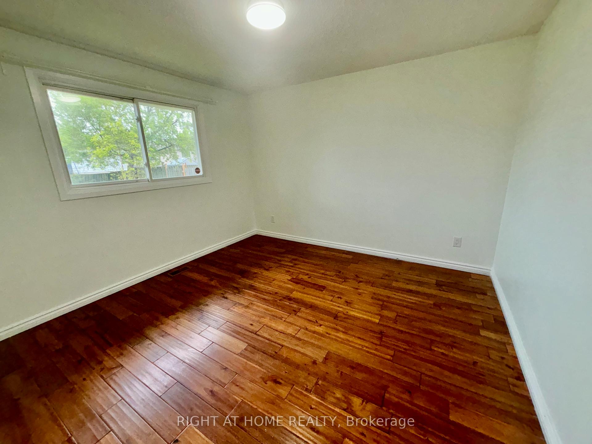 Photo 20 of 8158 Paddock Trail Drive, Niagara Falls, Ascot — HOMEH