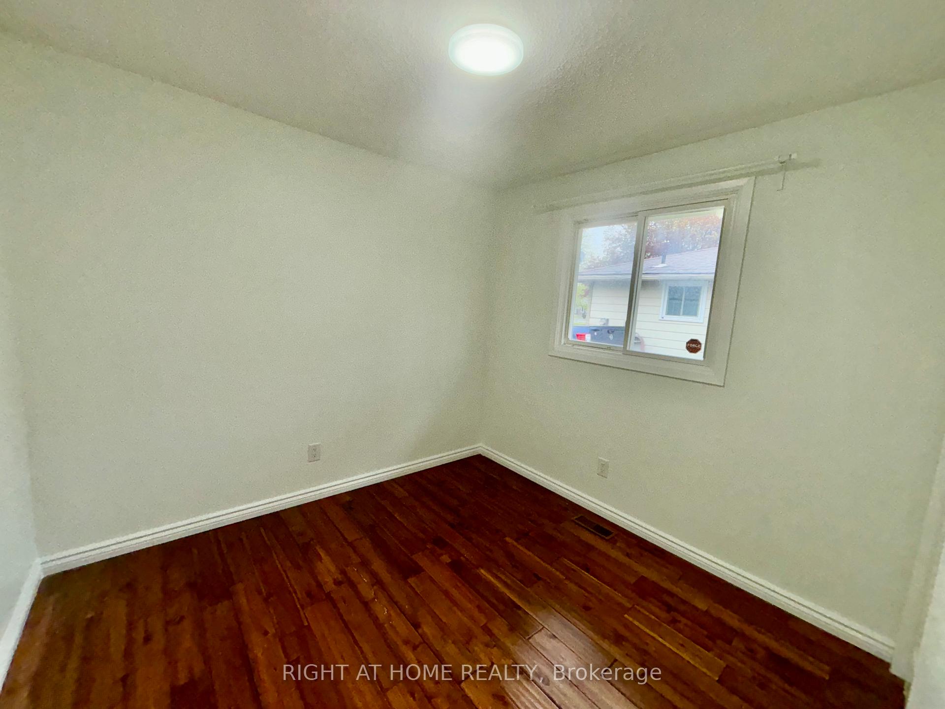 Photo 21 of 8158 Paddock Trail Drive, Niagara Falls, Ascot — HOMEH
