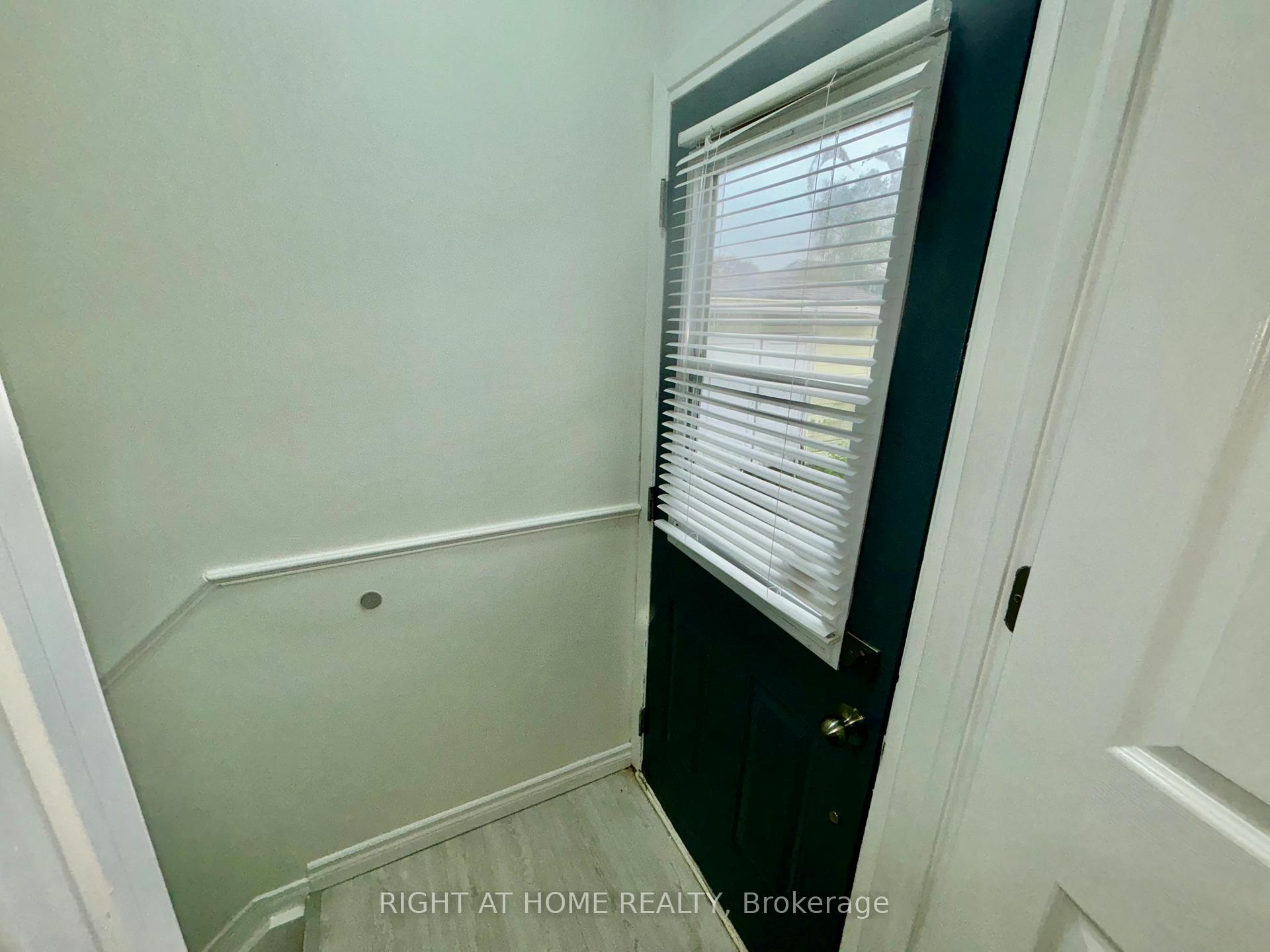 Photo 22 of 8158 Paddock Trail Drive, Niagara Falls, Ascot — HOMEH