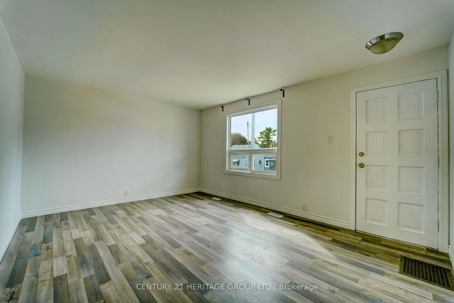 Photo 14 of 267 Drew Street, Oshawa, Central — HOMEH