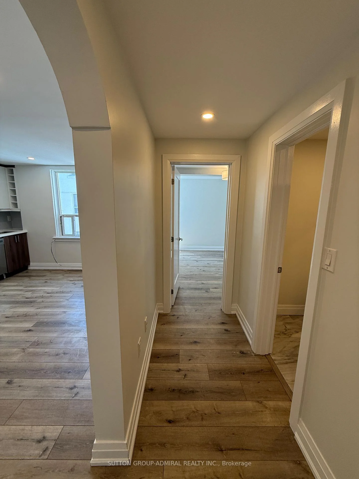 Photo 4 of Unit 401, 701 Eglinton Avenue W, Toronto, Forest Hill South — HOMEH