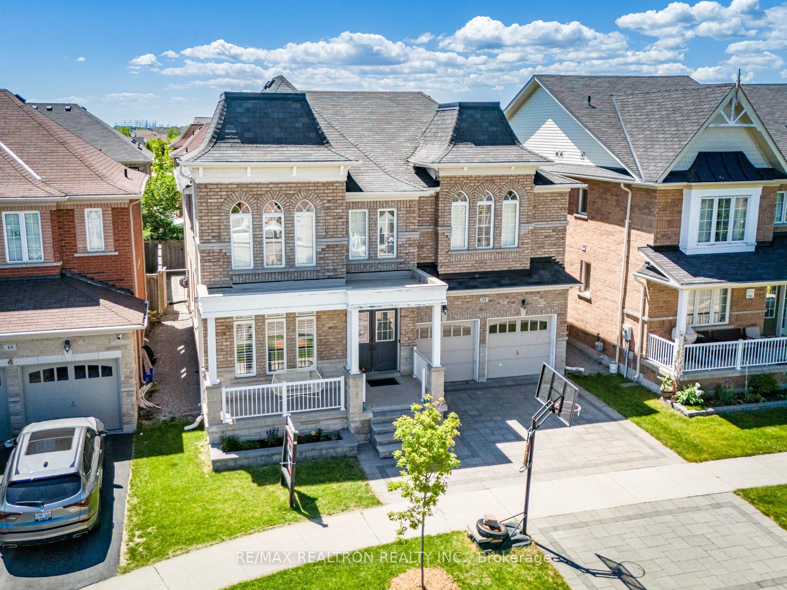 Photo 2 of 21 Rennie Avenue, Markham, Box Grove — HOMEH