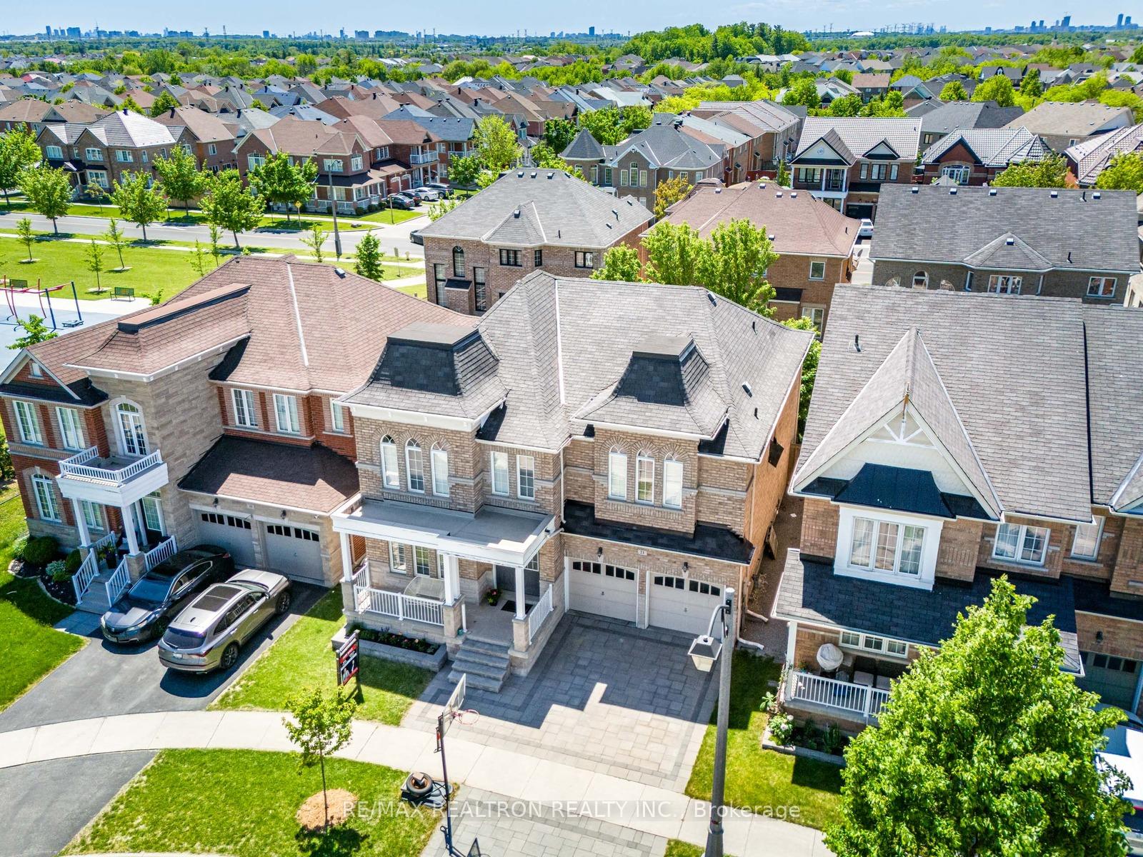 Photo 3 of 21 Rennie Avenue, Markham, Box Grove — HOMEH
