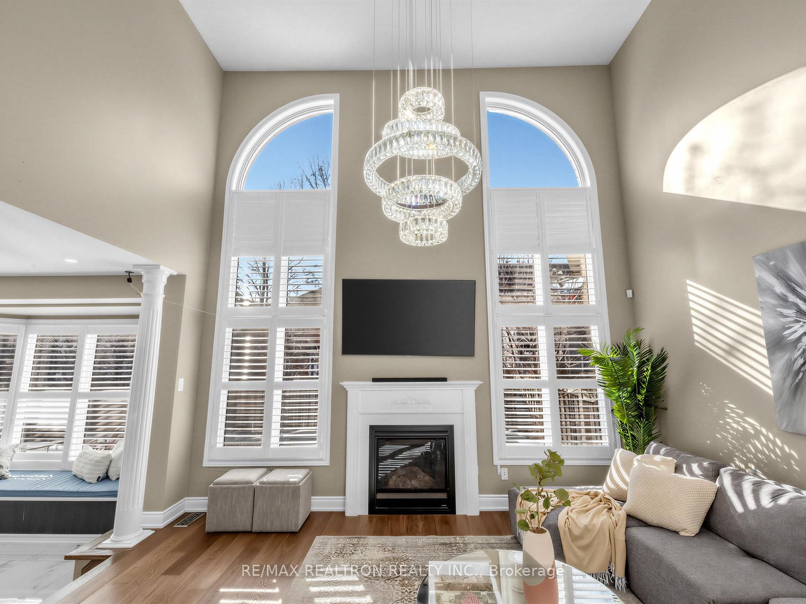 Photo 11 of 21 Rennie Avenue, Markham, Box Grove — HOMEH