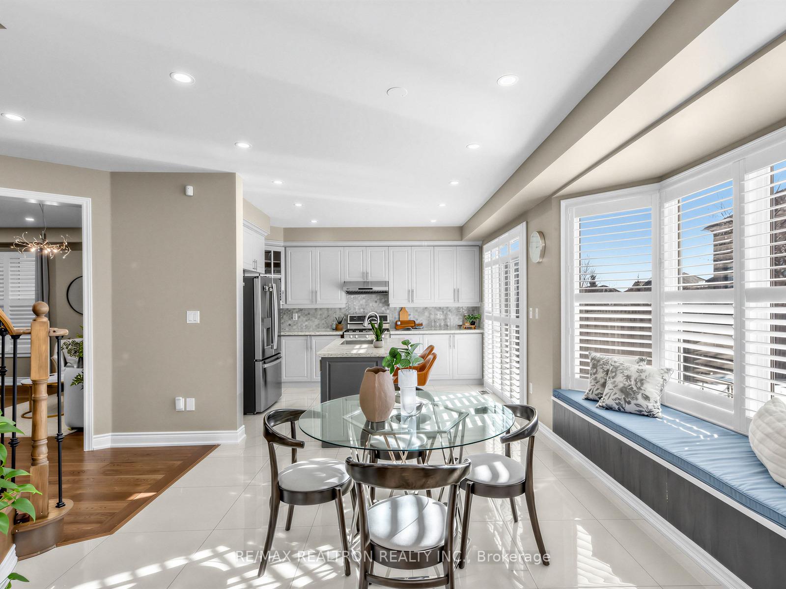 Photo 14 of 21 Rennie Avenue, Markham, Box Grove — HOMEH