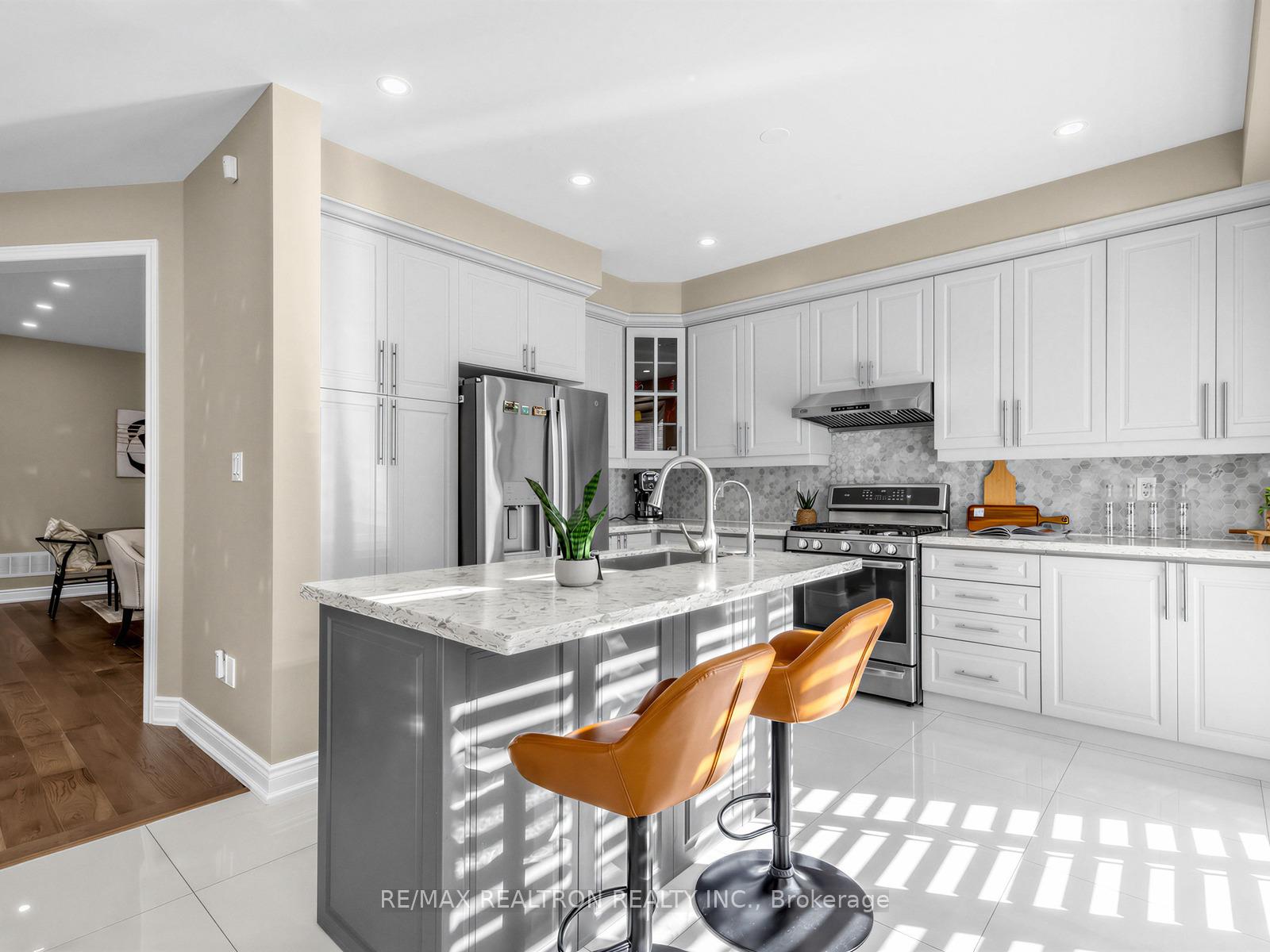 Photo 17 of 21 Rennie Avenue, Markham, Box Grove — HOMEH